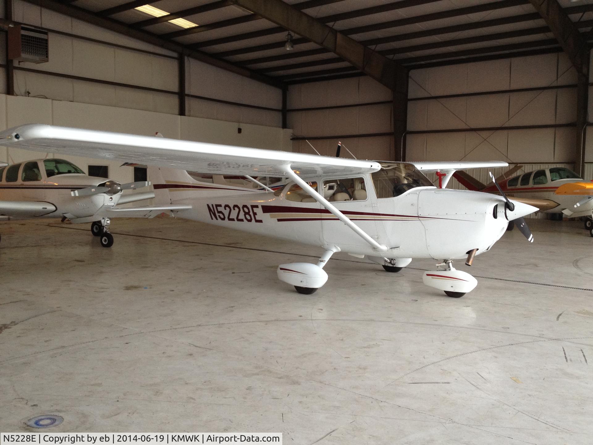 N5228E, 1978 Cessna 172N C/N 17271783, Mayberry Aviation