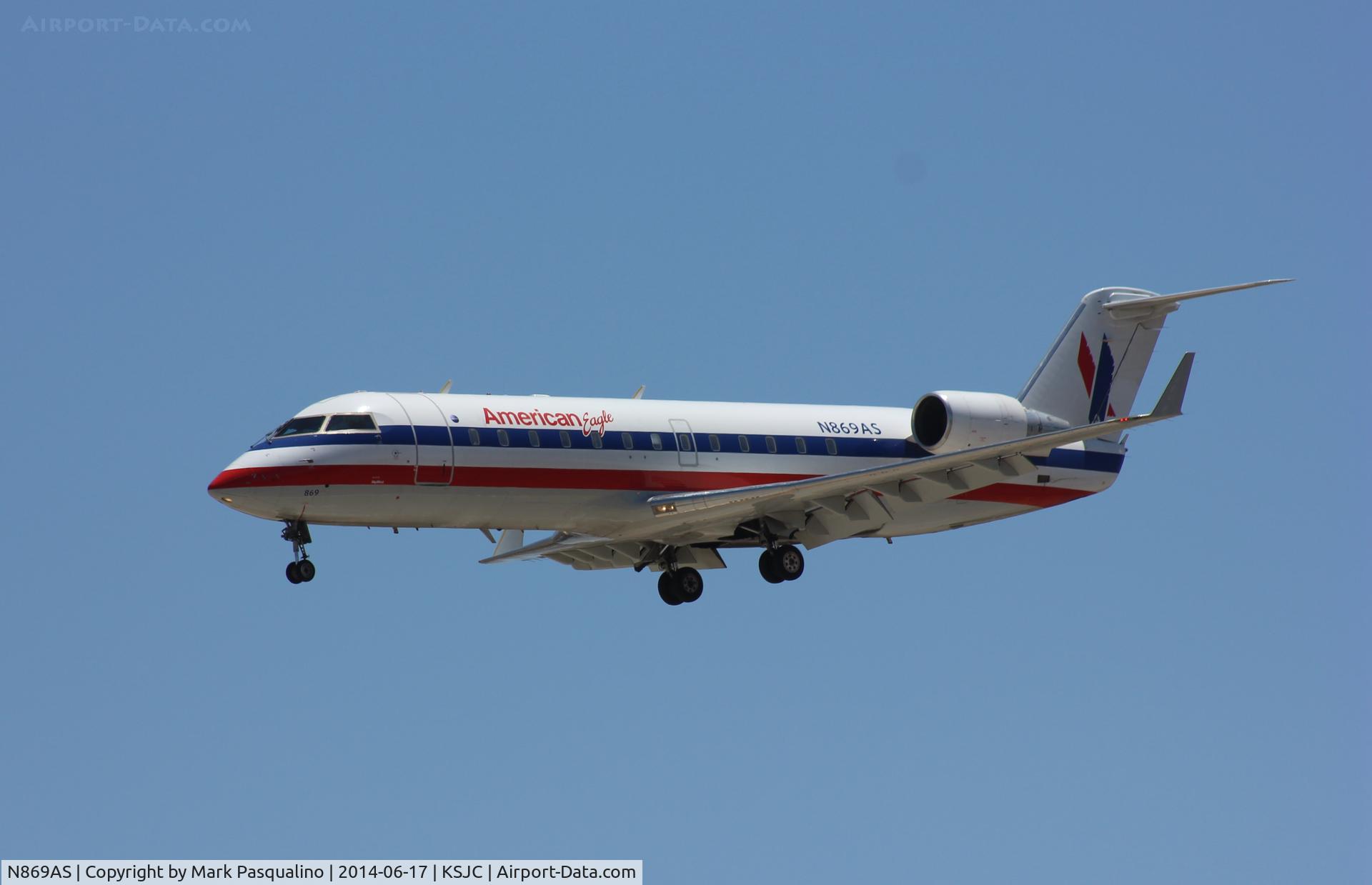 N869AS, 2001 Bombardier CRJ-200ER (CL-600-2B19) C/N 7479, CL-600-2B19
