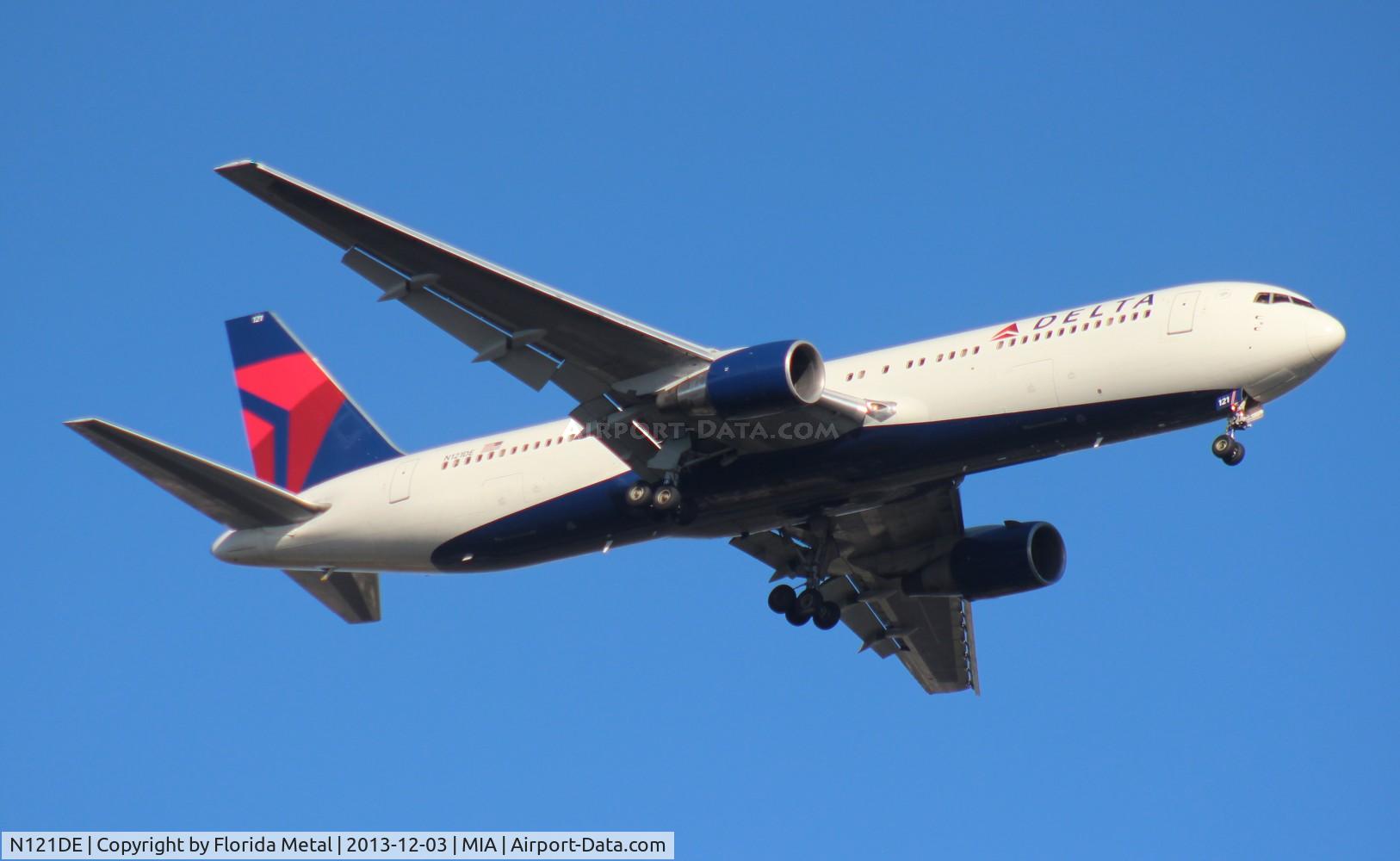N121DE, 1987 Boeing 767-332 C/N 23435, Delta 767-300