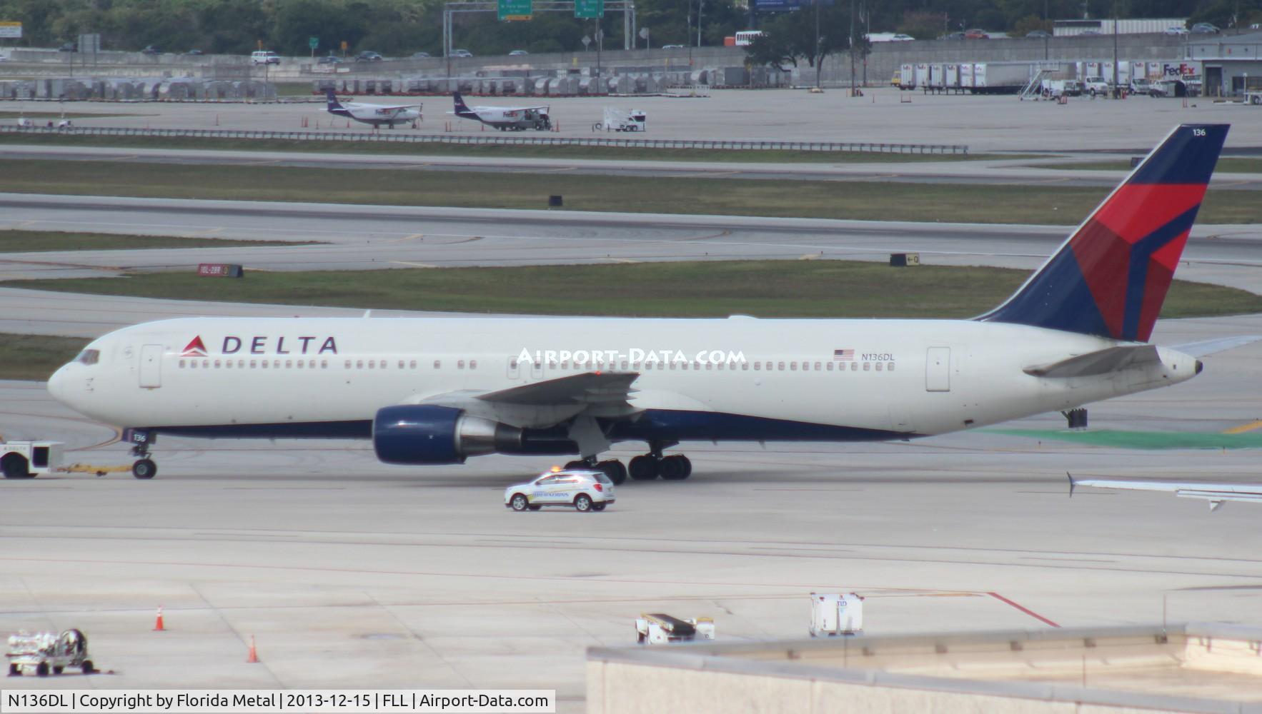 N136DL, 1991 Boeing 767-332 C/N 25146, Delta 767-300