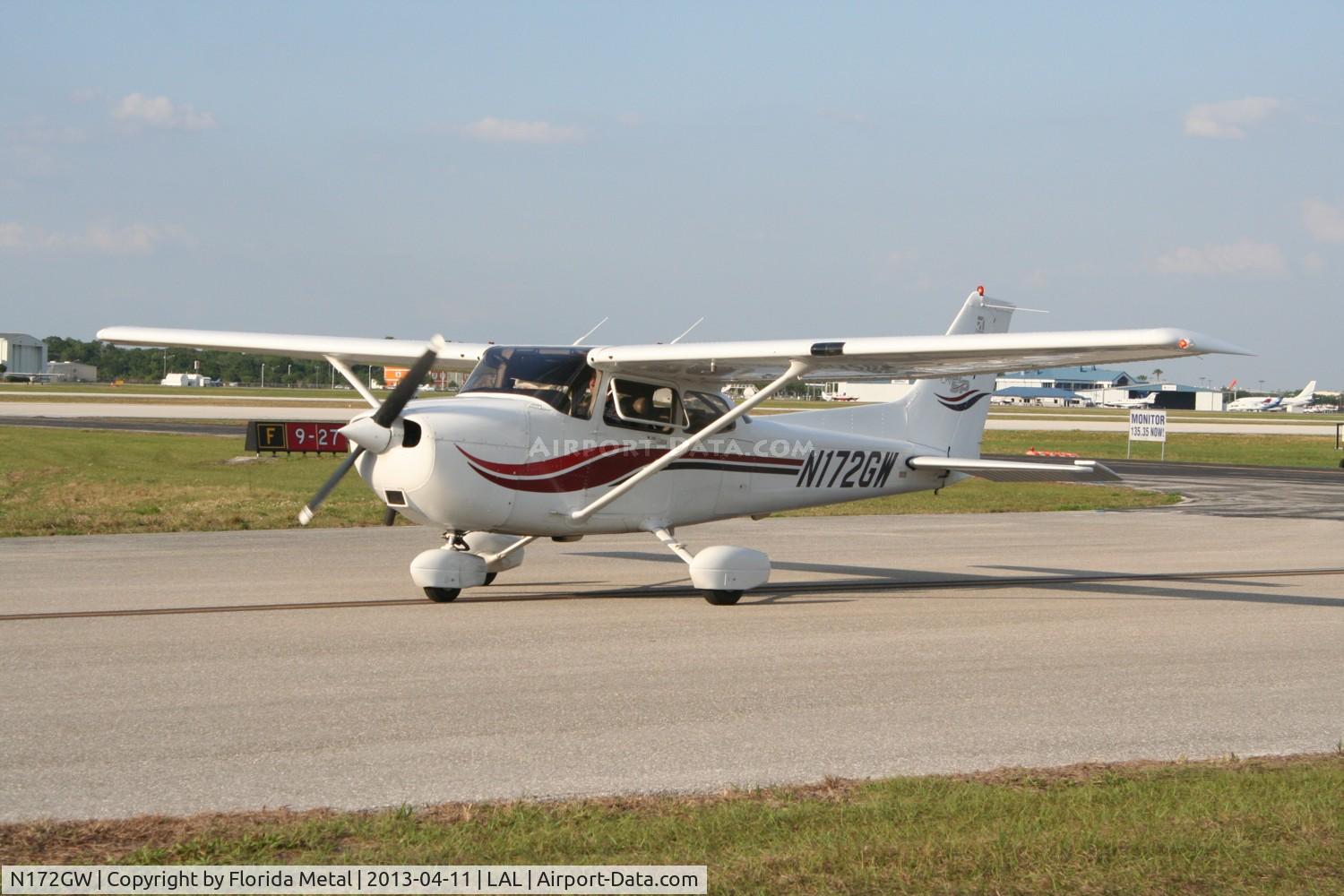 N172GW, 1999 Cessna 172S C/N 172S8289, Cessna 172S at Sun N Fun