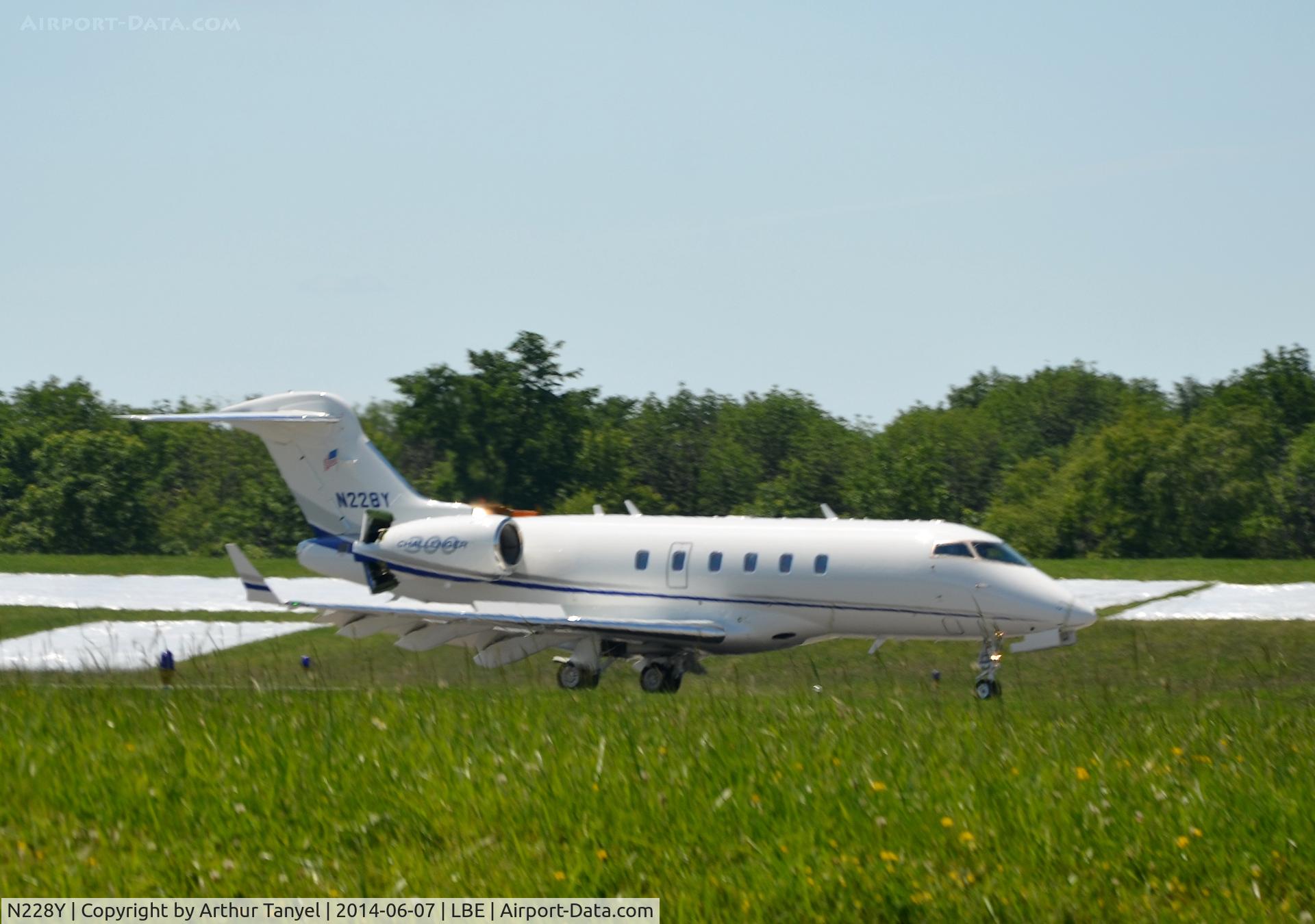 N228Y, 2003 Cessna 560XL C/N 5605342, Landing @ LBE
