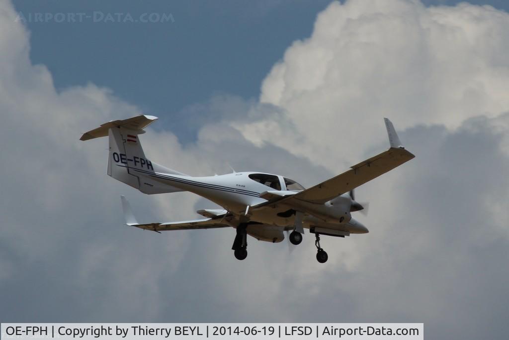 OE-FPH, Diamond DA-42 Twin Star C/N 42.180, On approach