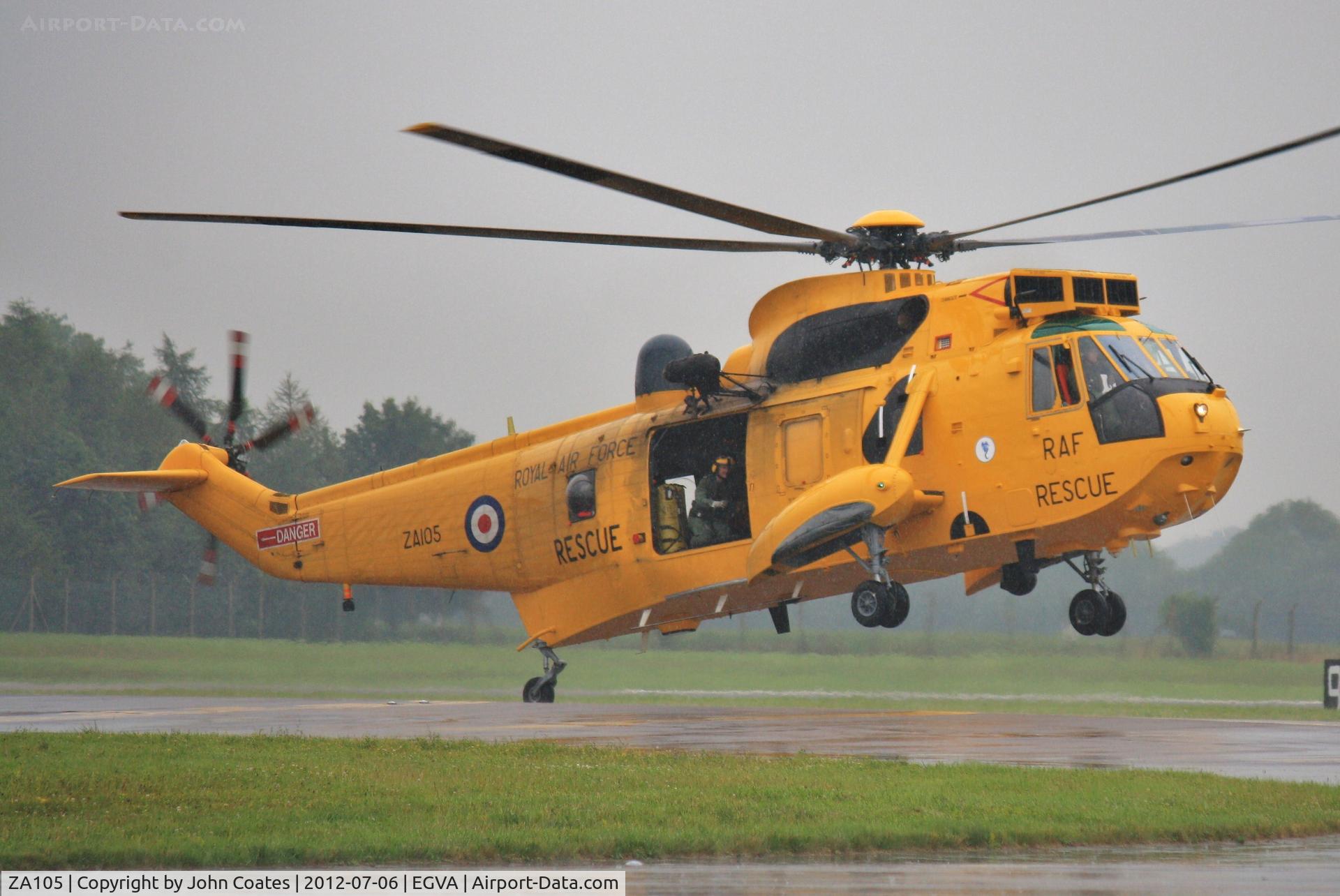ZA105, 1980 Westland Sea King HAR.3 C/N WA886, Wet RIAT arrival