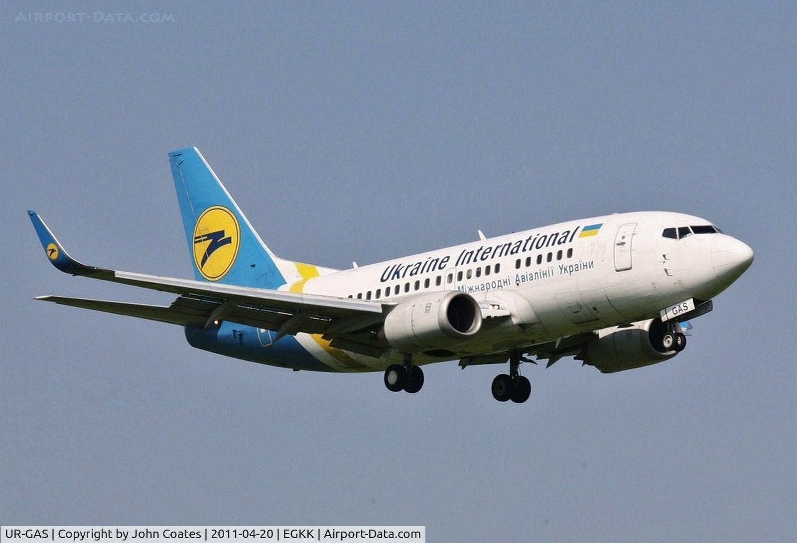 UR-GAS, 1993 Boeing 737-528 C/N 25236, Arriving