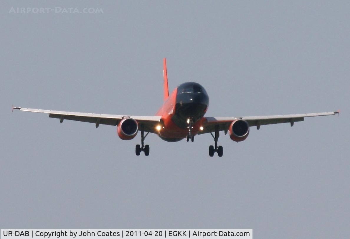 UR-DAB, 1991 Airbus A320-231 C/N 230, Approach