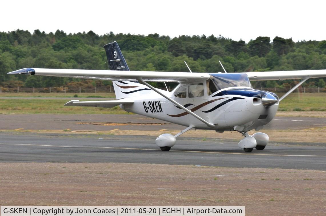 G-SKEN, 2008 Cessna 182T Skylane Skylane C/N 18282124, Taxiing