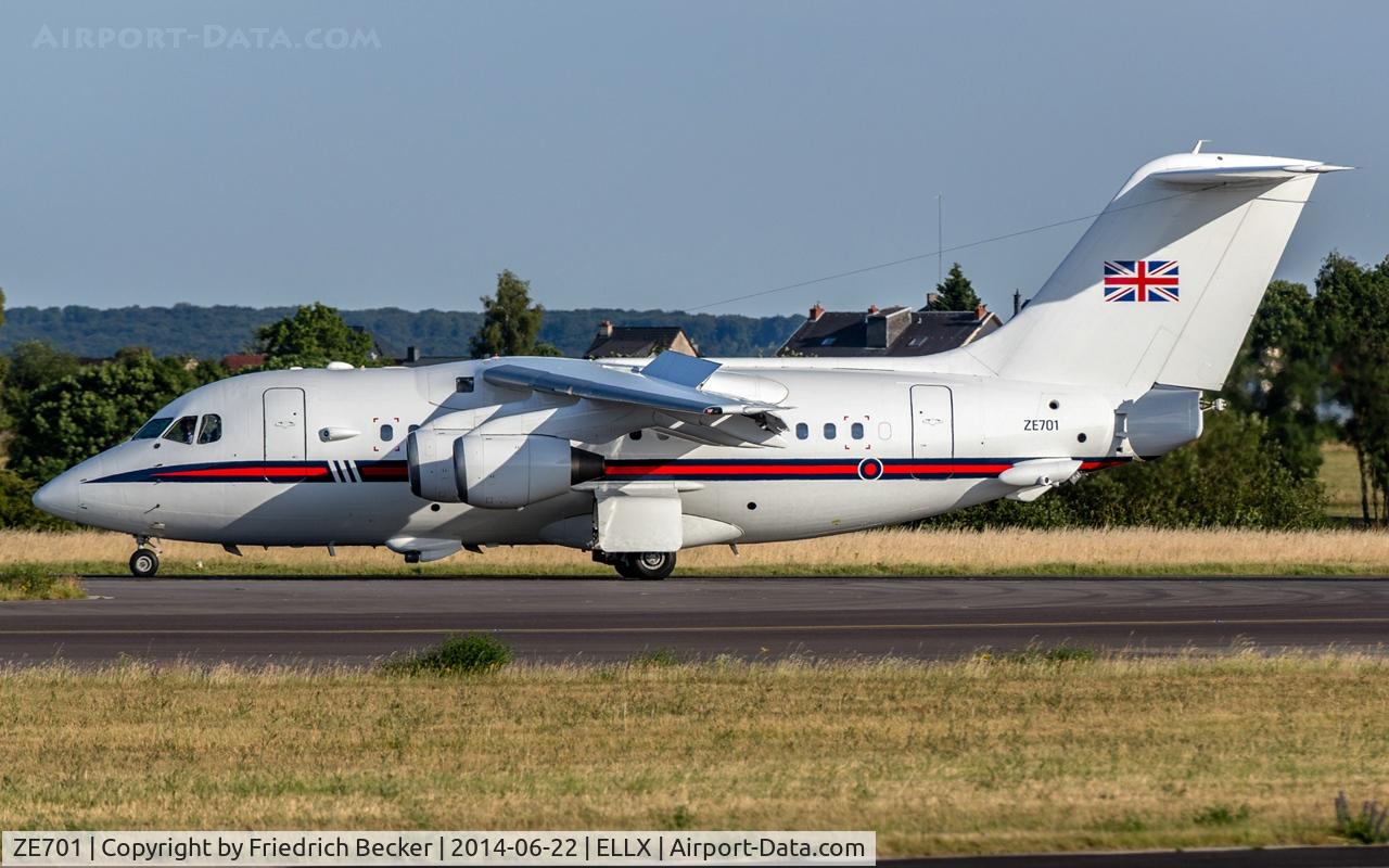 ZE701, 1985 British Aerospace BAe.146 CC.2 C/N E1029, decelerating after touchdown