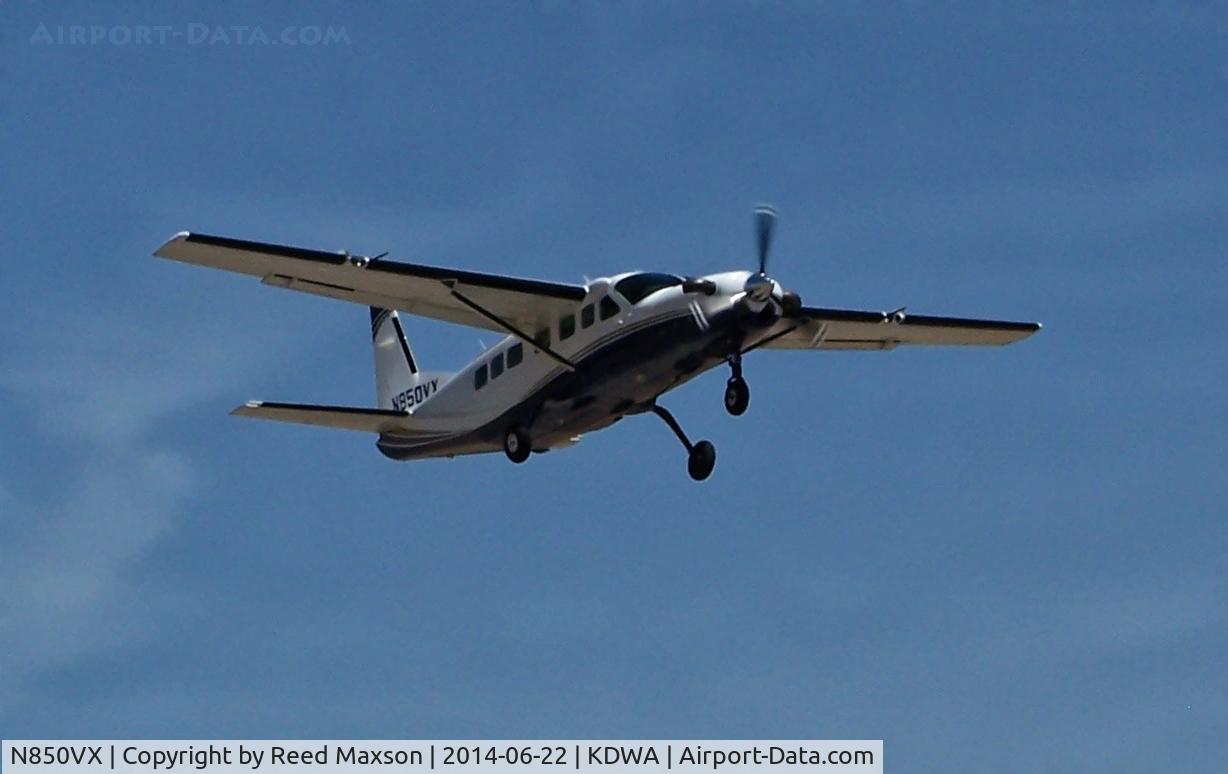 N850VX, 2003 Cessna 208B C/N 208B1003, Returning from jump area.
