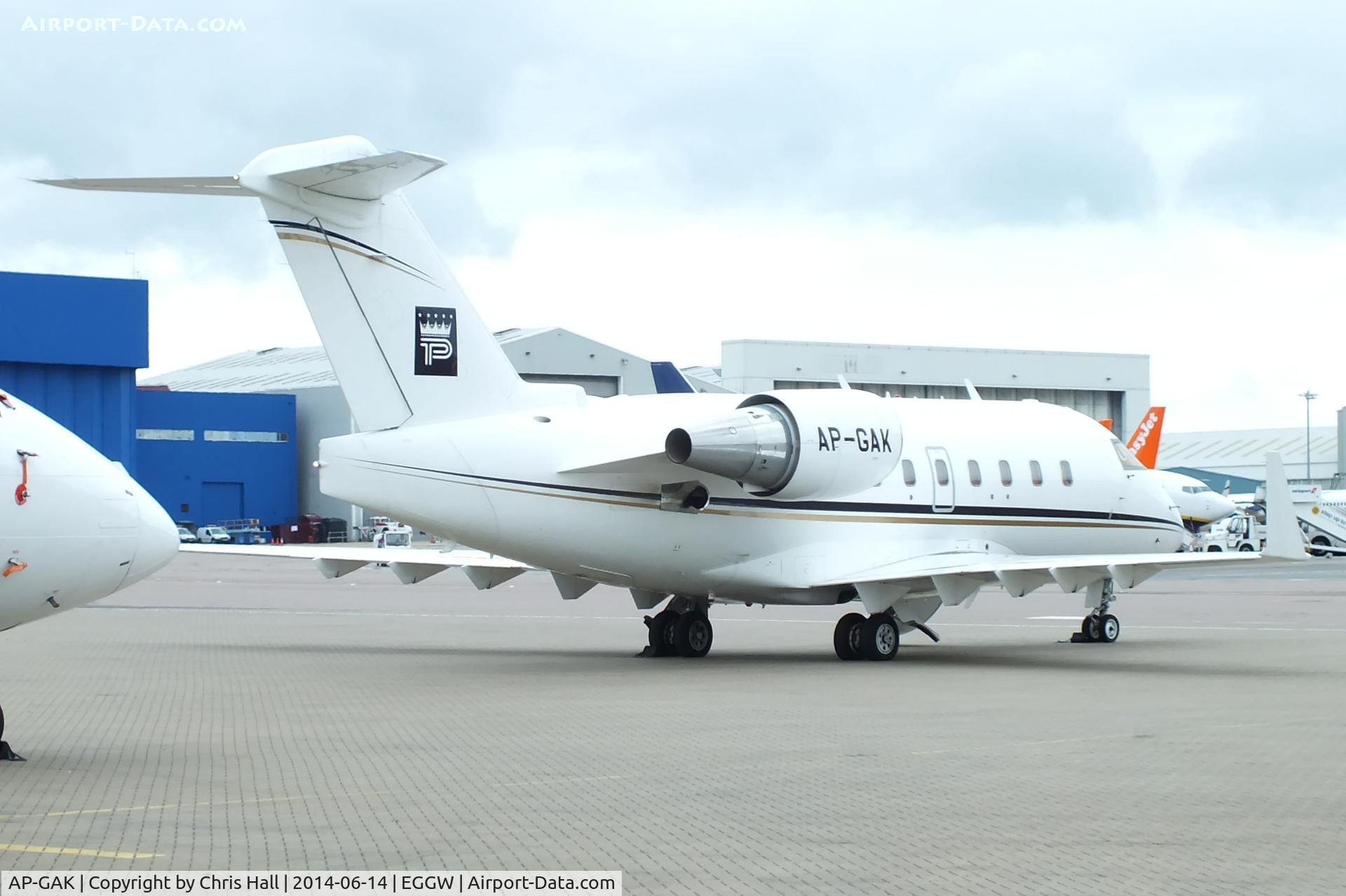 AP-GAK, 1999 Bombardier Challenger 604 (CL-600-2B16) C/N 5438, Princely Jets
