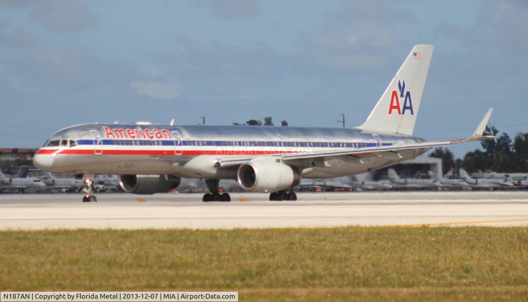 N187AN, 2001 Boeing 757-223 C/N 32381, American 757-200