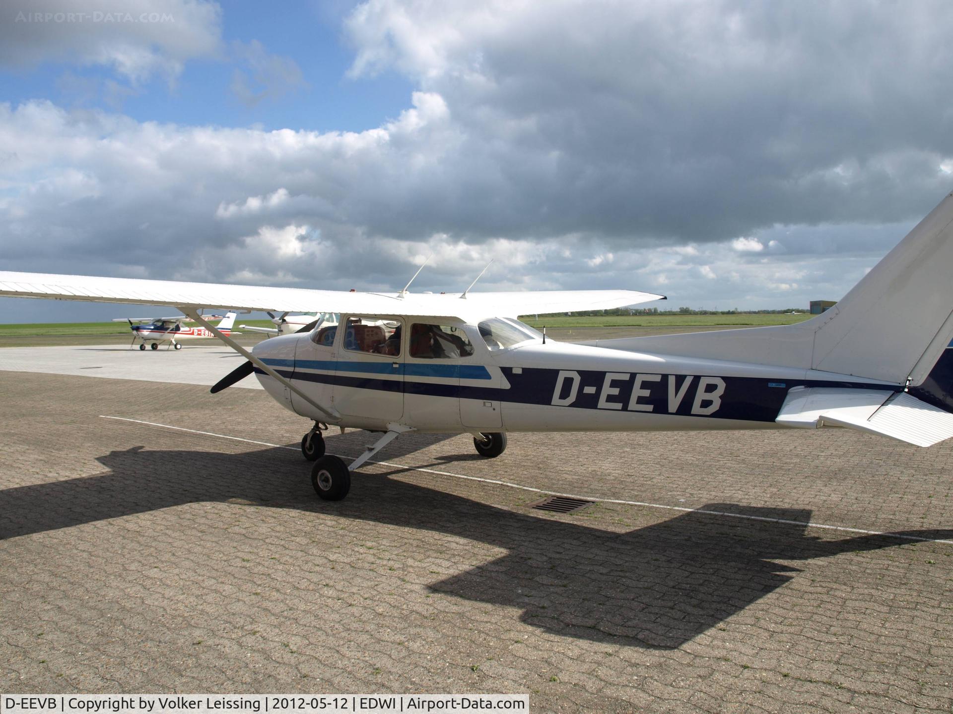 D-EEVB, 1975 Reims F172M Skyhawk C/N 1209, parking