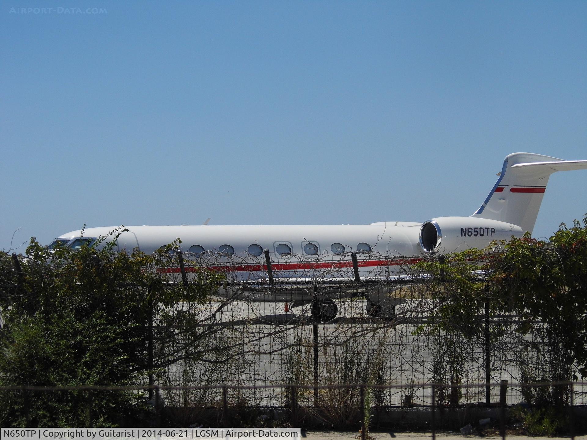 N650TP, 2013 Gulfstream Aerospace G650 (G-VI) C/N 6051, Hiding in a corner