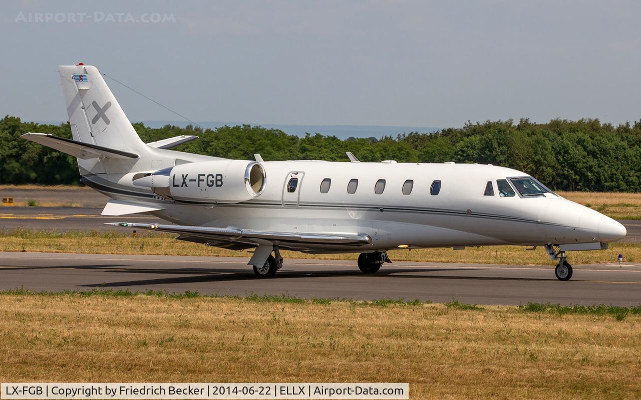 LX-FGB, 2009 Cessna 560 Citation XLS+ C/N 560-6026, taxying to the active