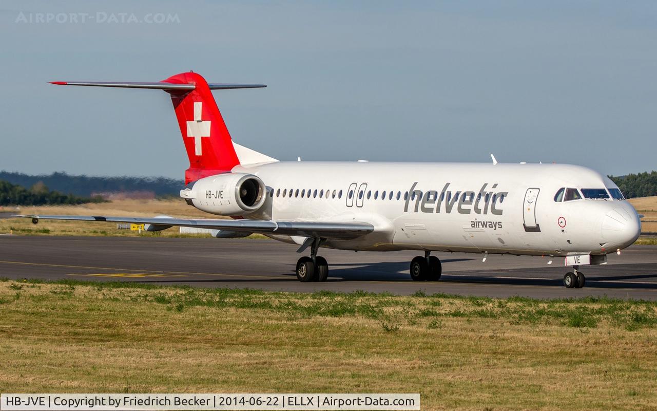 HB-JVE, 1993 Fokker 100 (F-28-0100) C/N 11459, taxying to the active