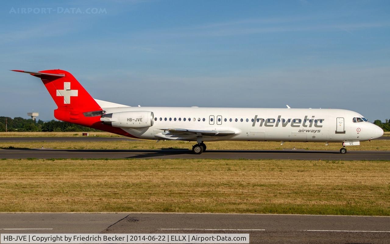HB-JVE, 1993 Fokker 100 (F-28-0100) C/N 11459, taxying to the active