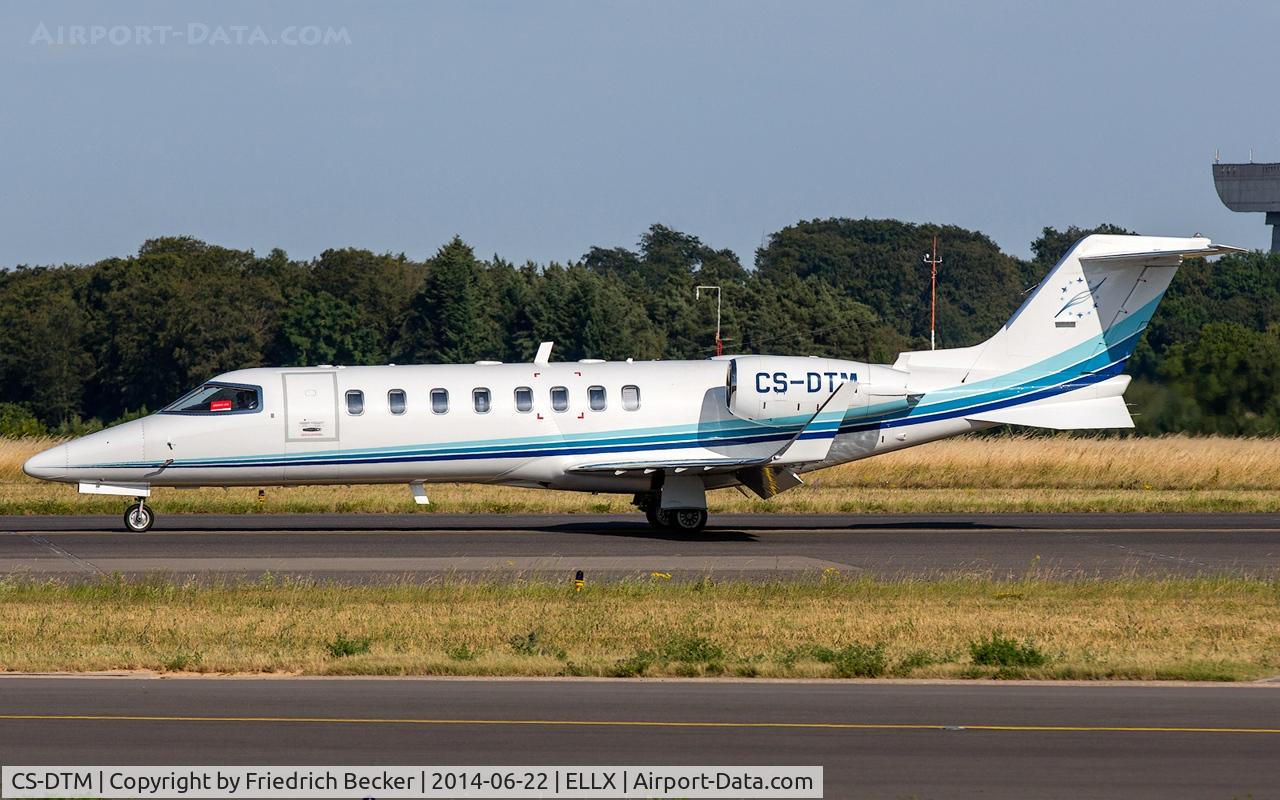 CS-DTM, 2005 Learjet 45 C/N 45-286, taxying to the apron