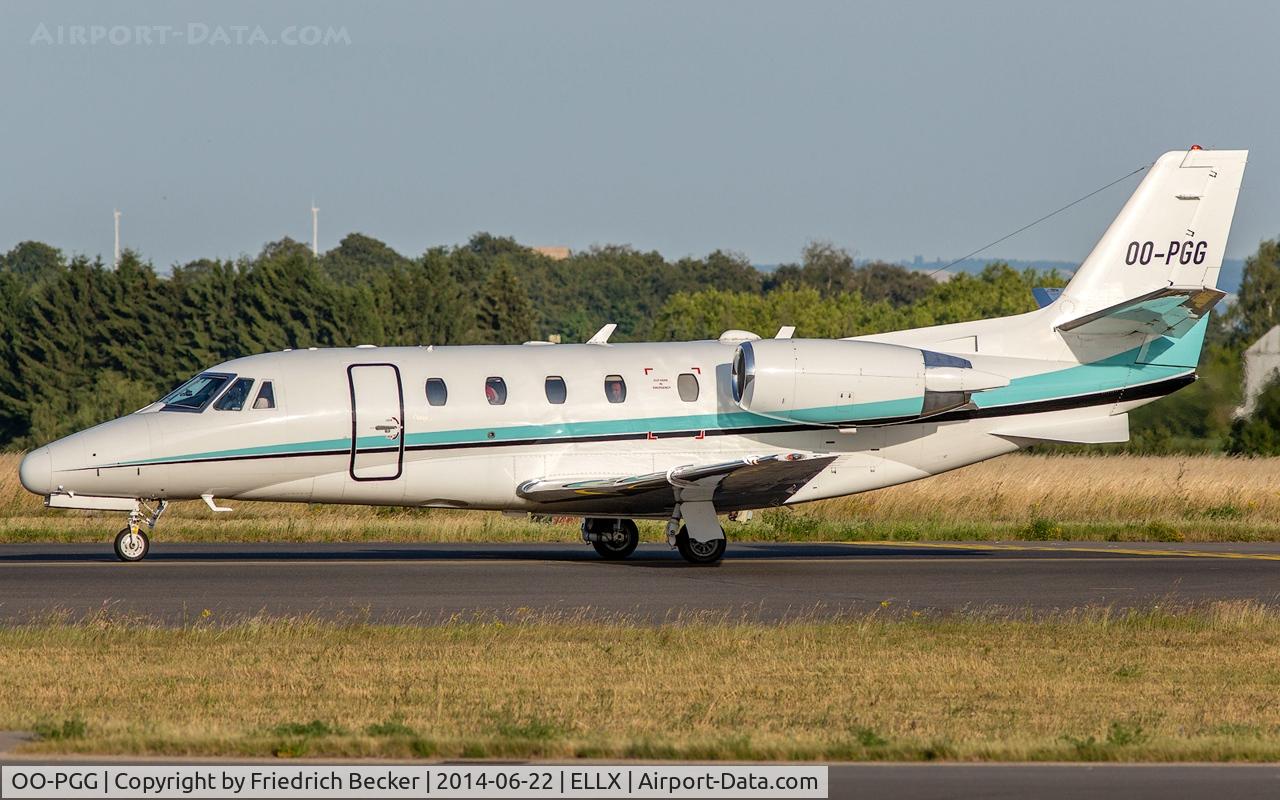 OO-PGG, 2002 Cessna 560XL Citation Excel C/N 560-5230, taxying to the apron