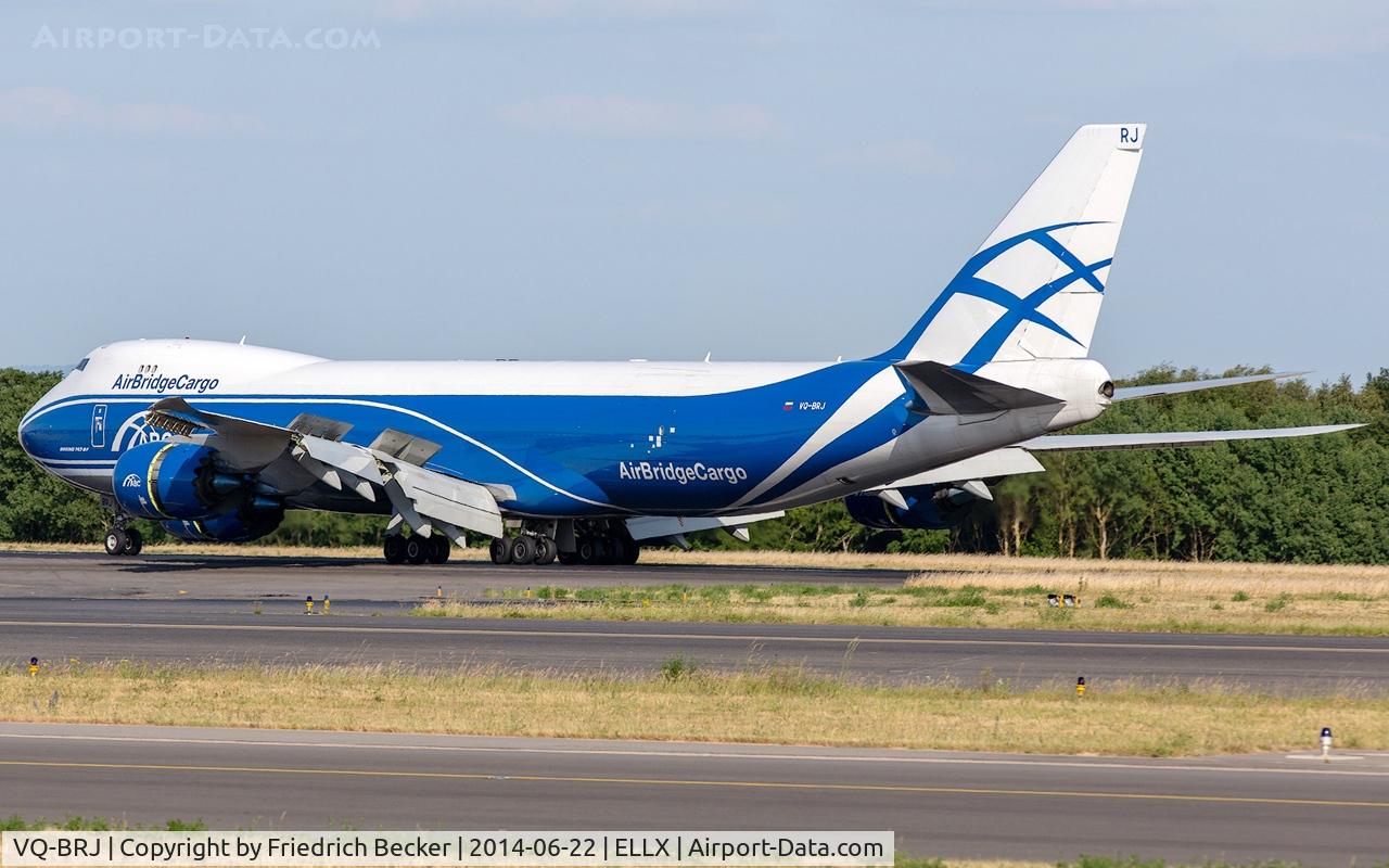 VQ-BRJ, 2013 Boeing 747-8HVF C/N 37670, decelerating after touchdown