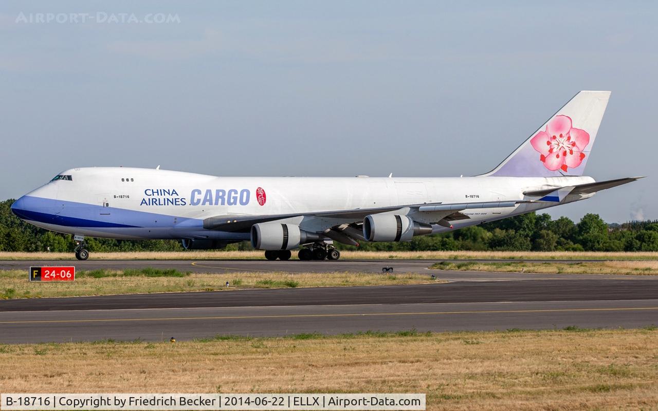 B-18716, 2003 Boeing 747-409F/SCD C/N 33732, decelerating after touchdown