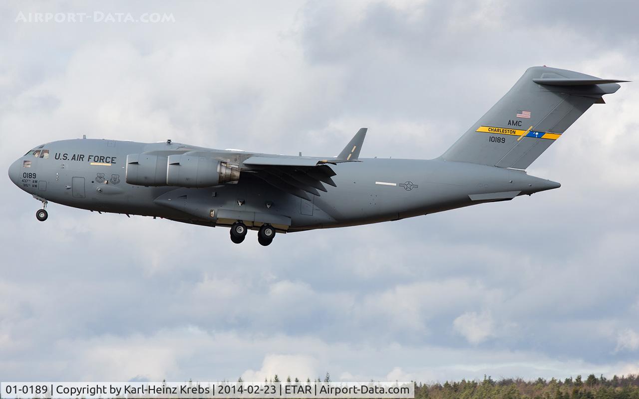 01-0189, 2002 Boeing C-17A Globemaster III C/N P-89, final RWY 08