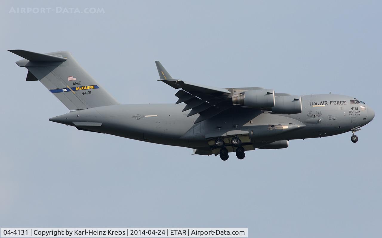 04-4131, 2004 Boeing C-17A Globemaster III C/N P-131, final RWY 08