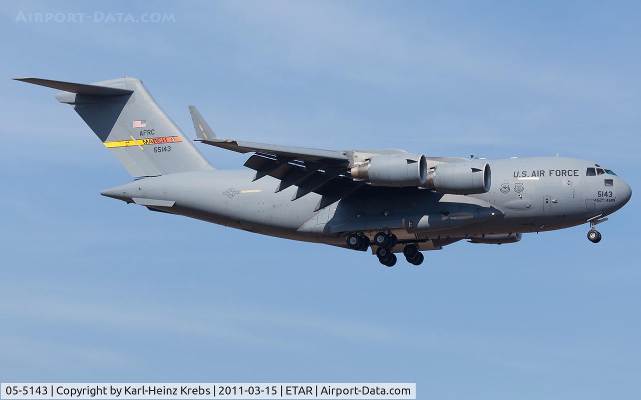 05-5143, 2005 Boeing C-17A Globemaster III C/N 50151/F150/P143, final RWY 08