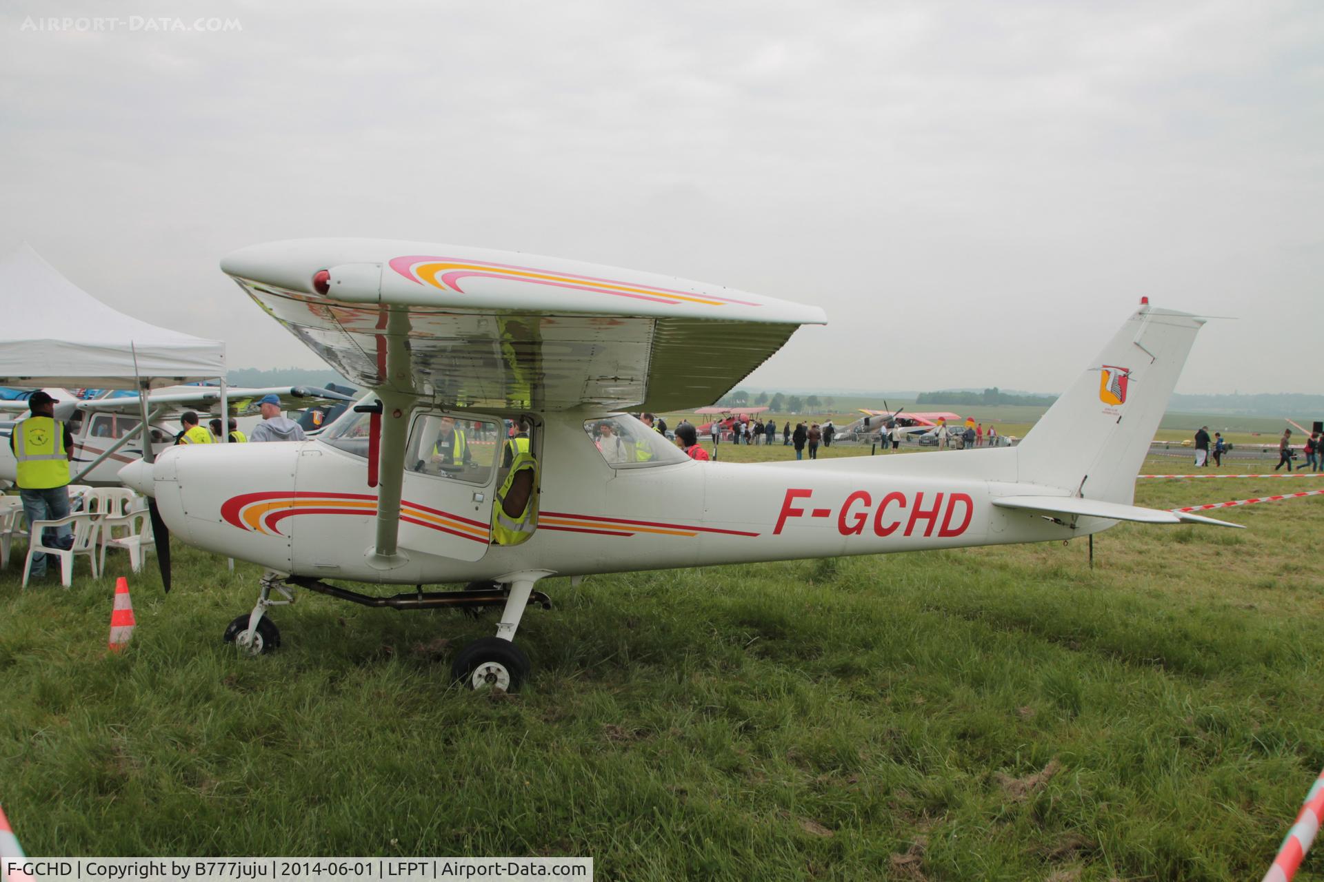 F-GCHD, Reims F152 C/N 1651, on display at AirShow 2014 with new peint