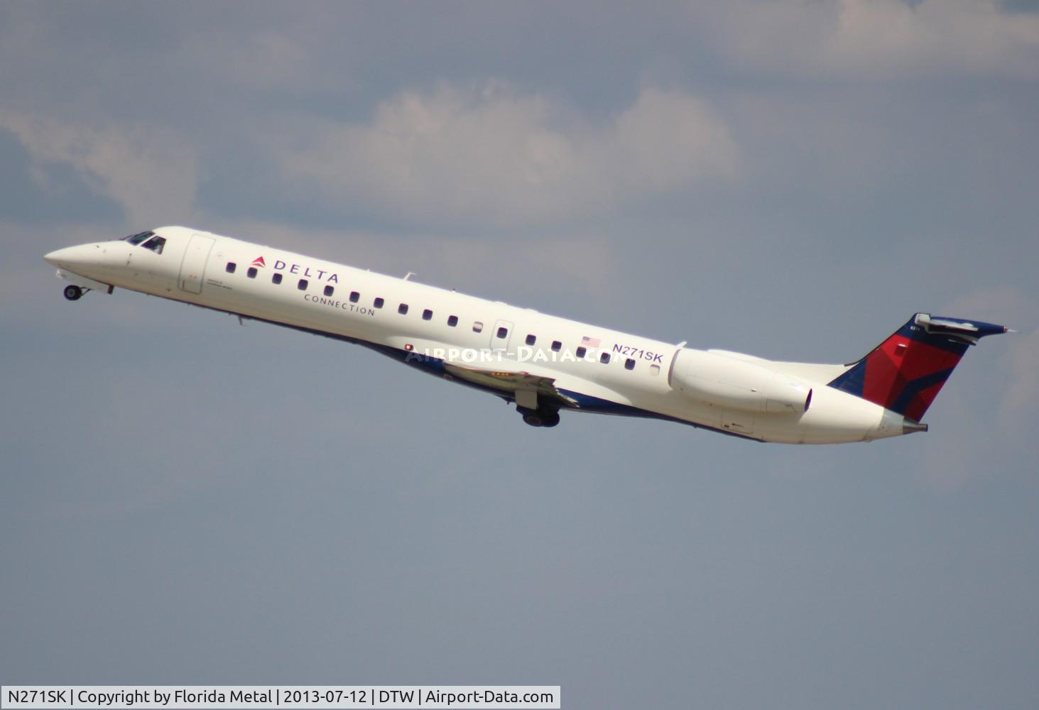 N271SK, 2000 Embraer ERJ-145LR (EMB-145LR) C/N 145305, Delta Connection E145LR