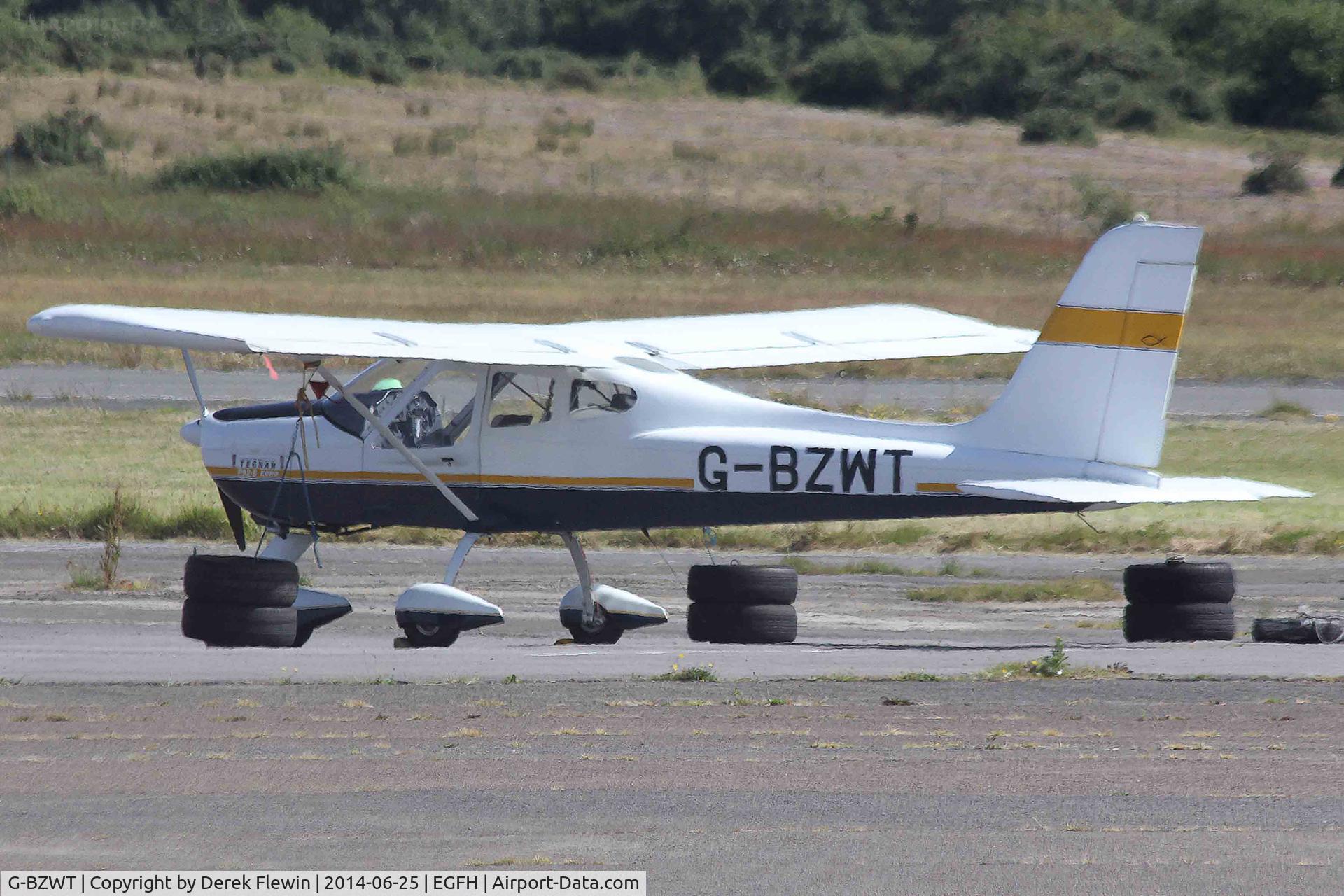 G-BZWT, 2001 Tecnam P-92EA Echo C/N PFA 318-13681, Visiting Echo, seen at EGFH.