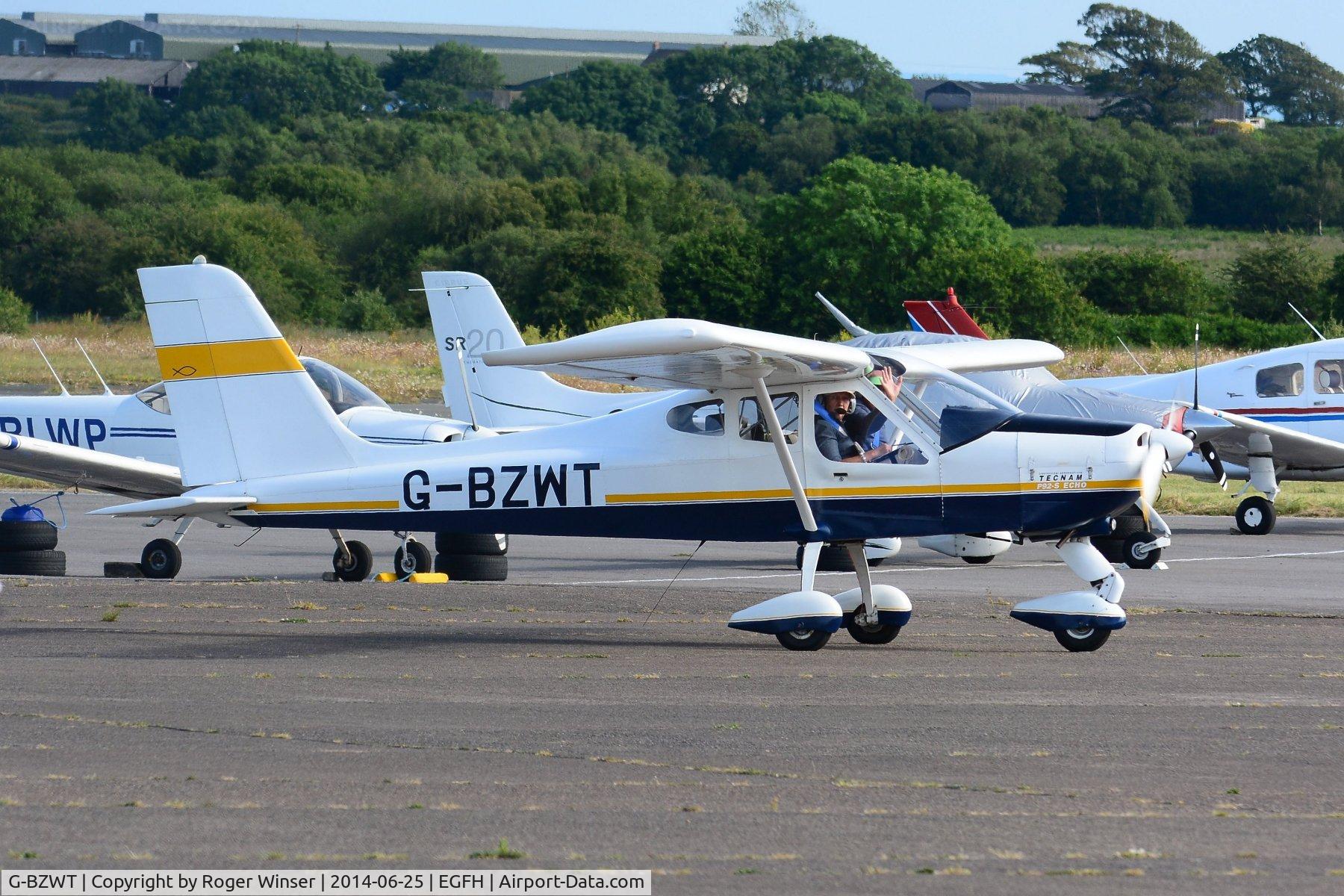 G-BZWT, 2001 Tecnam P-92EA Echo C/N PFA 318-13681, Visiting Echo.