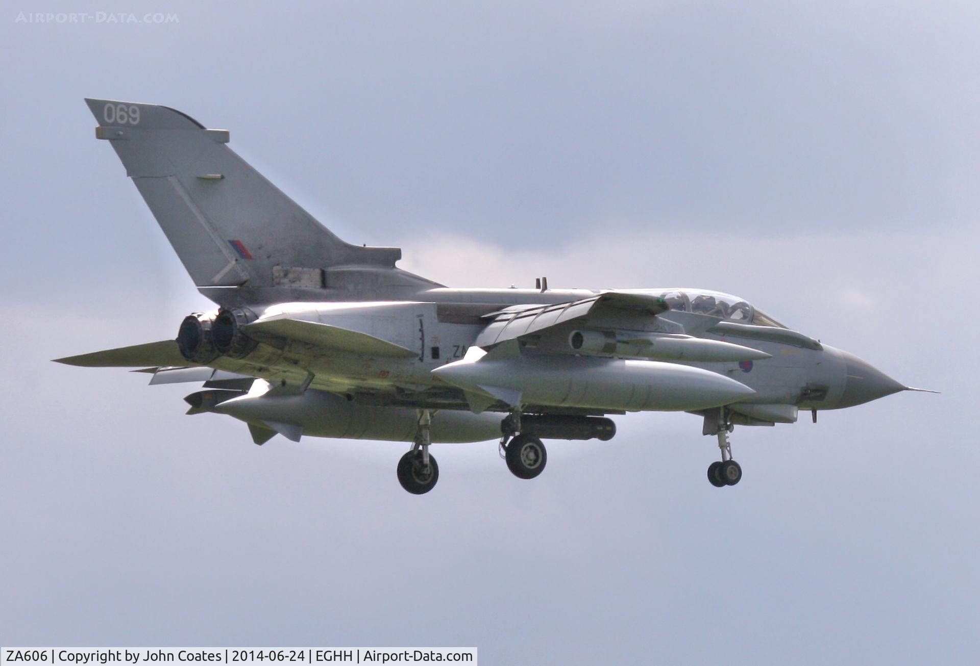 ZA606, 1982 Panavia Tornado GR.4 C/N 136/BS043/3070, Low pass by 