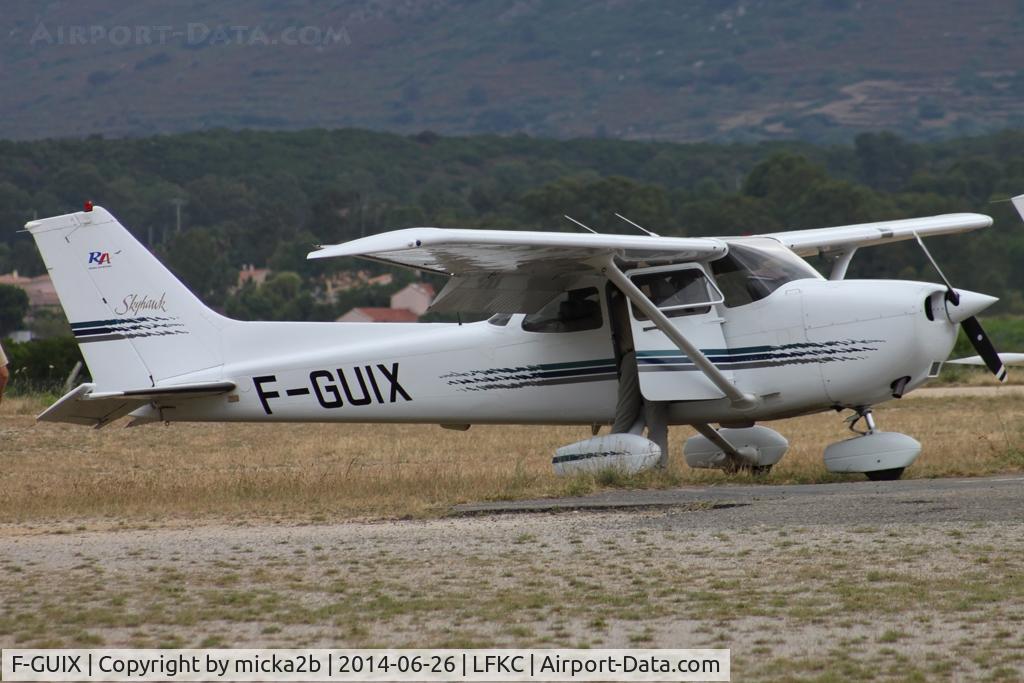 F-GUIX, Cessna 172R C/N 172-80207, Parked