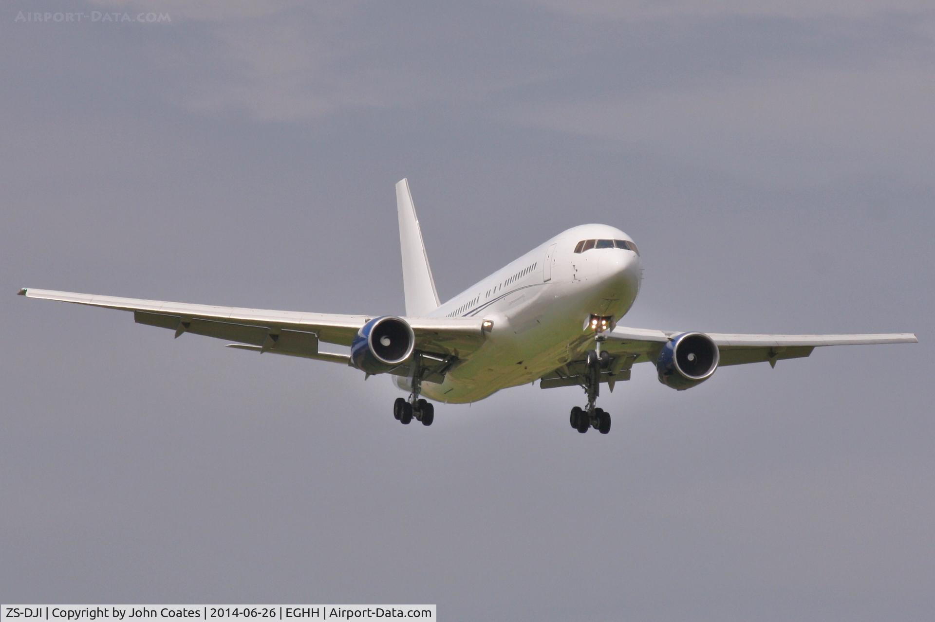 ZS-DJI, 1986 Boeing 767-216 C/N 23624, Approach to 08