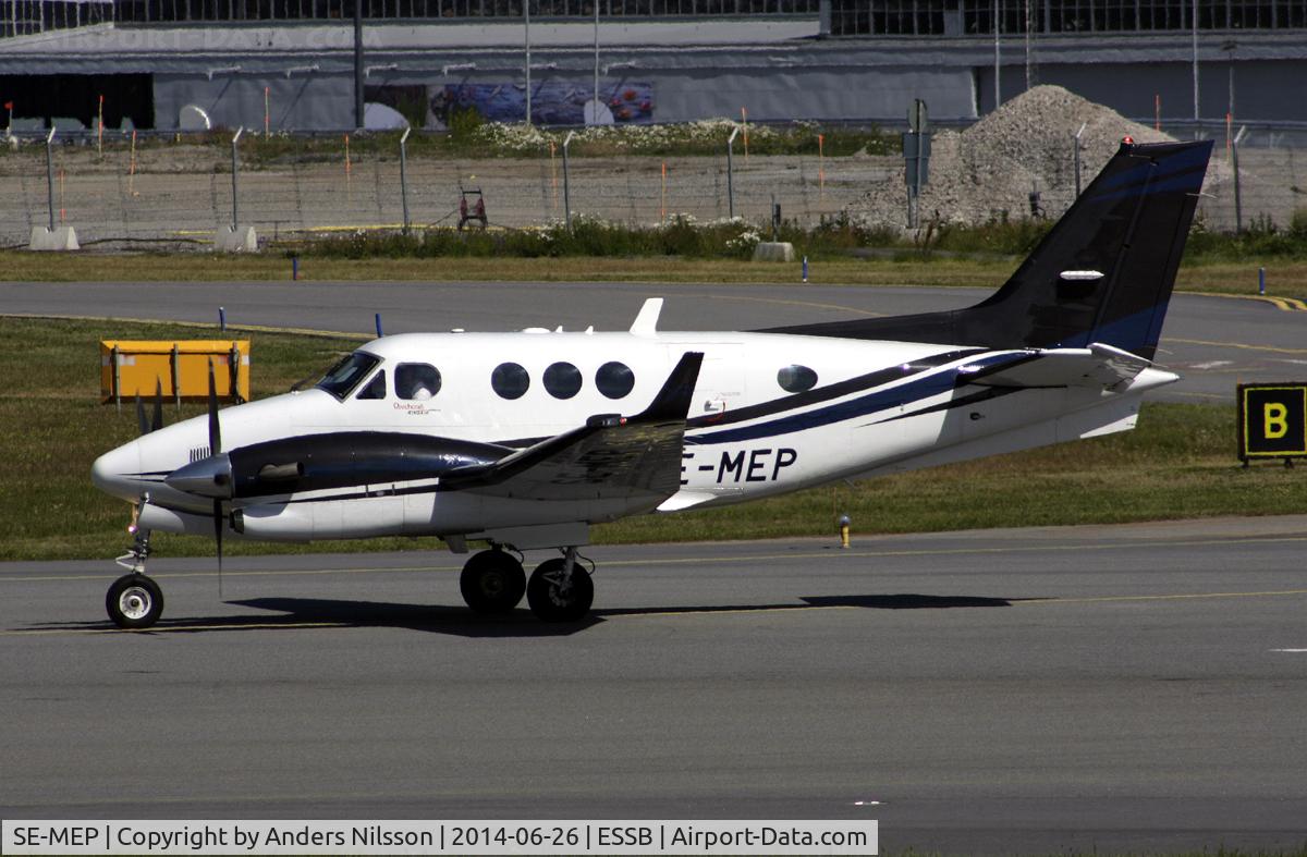 SE-MEP, 2010 Hawker Beechcraft C90GTI King Air C/N LJ-1987, Lining up runway 30.