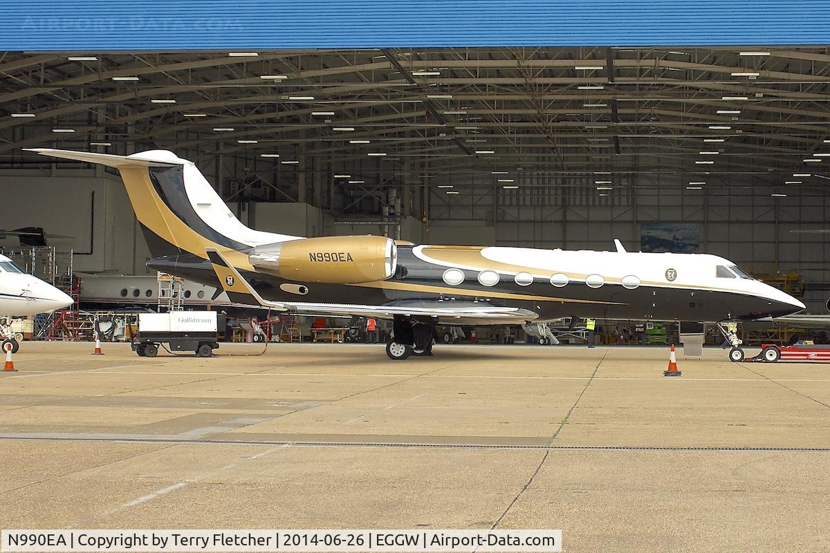 N990EA, 1999 Gulfstream Aerospace G-IV C/N 1388, Smart looking  Gulfstream Aerospace G-IV, c/n: 1388 at Luton