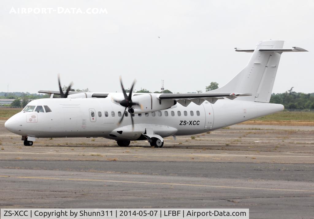 ZS-XCC, 1996 ATR 42-500 C/N 528, Taxiing to his parking after engines ground test... All white without titles... new for Solenta Aviation... ex. VT-ADQ