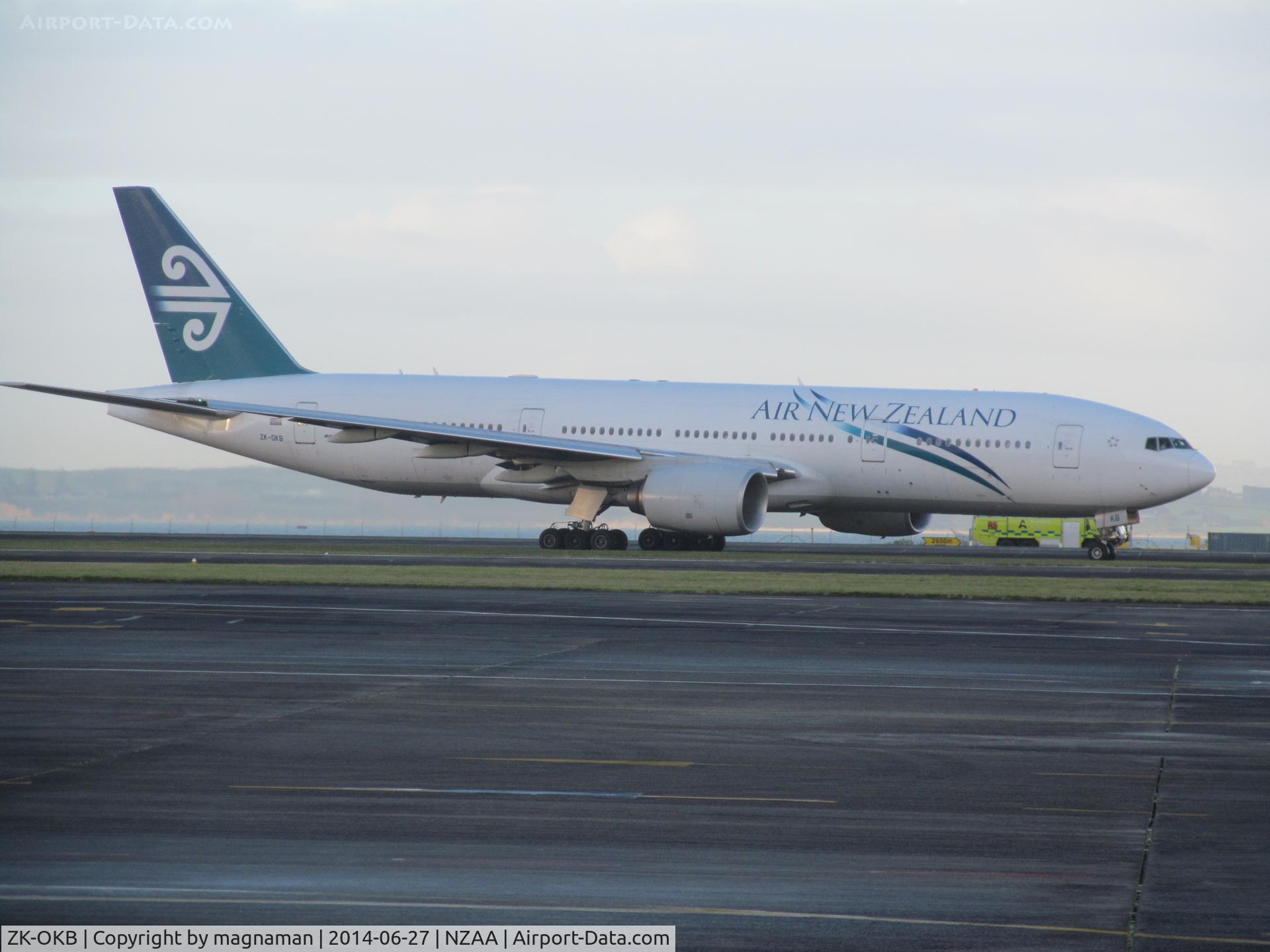 ZK-OKB, 2005 Boeing 777-219/ER C/N 34376, Just landed - taxying in.