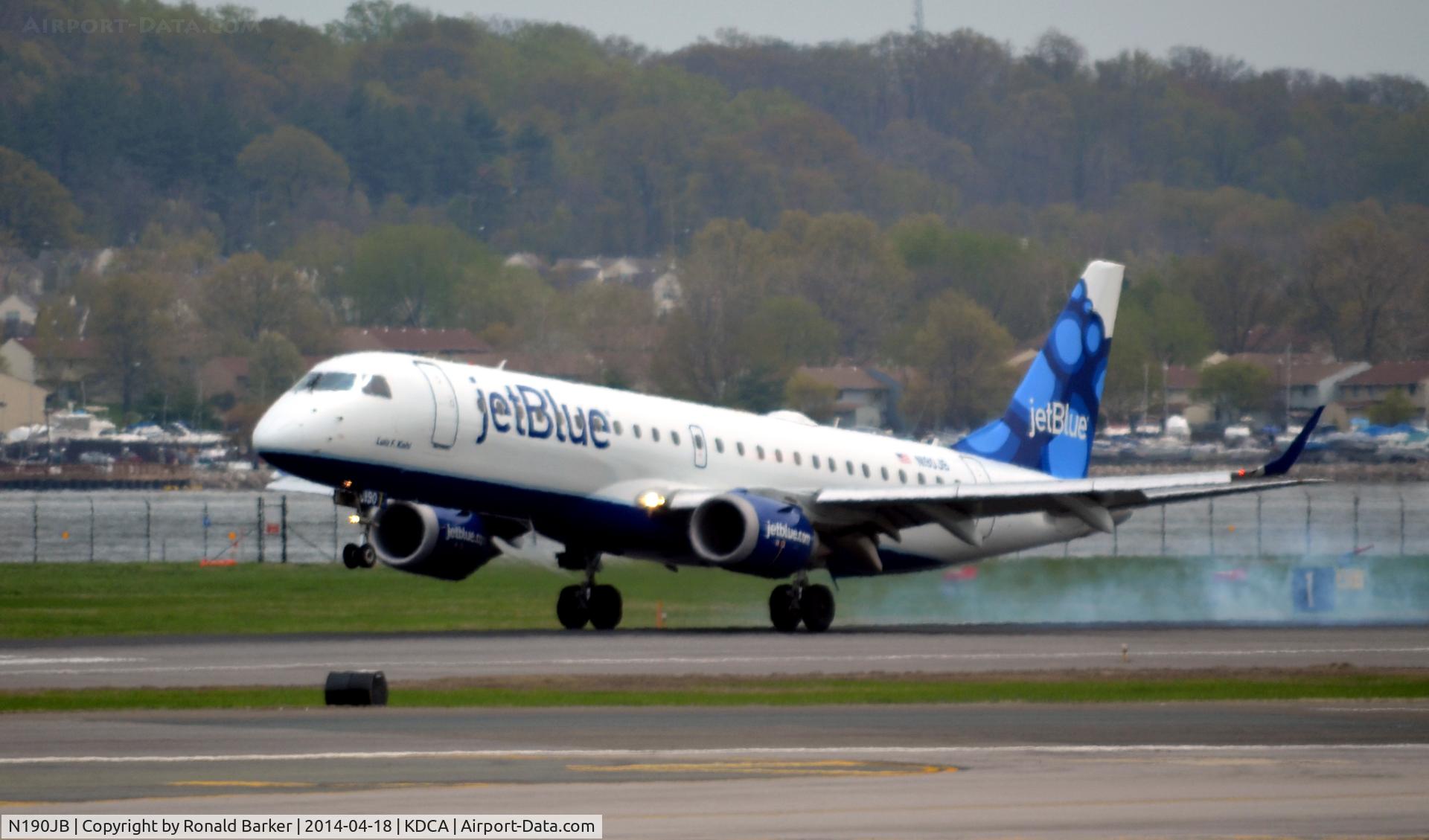 N190JB, 2005 Embraer 190AR (ERJ-190-100IGW) C/N 19000011, Landing National Airport