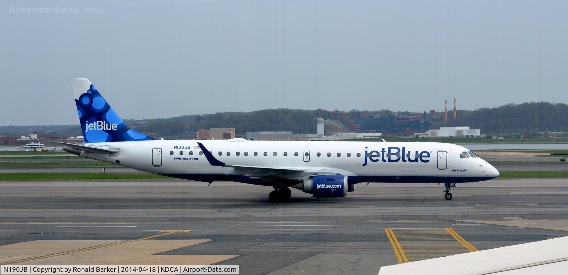 N190JB, 2005 Embraer 190AR (ERJ-190-100IGW) C/N 19000011, Taxi to park National Airport