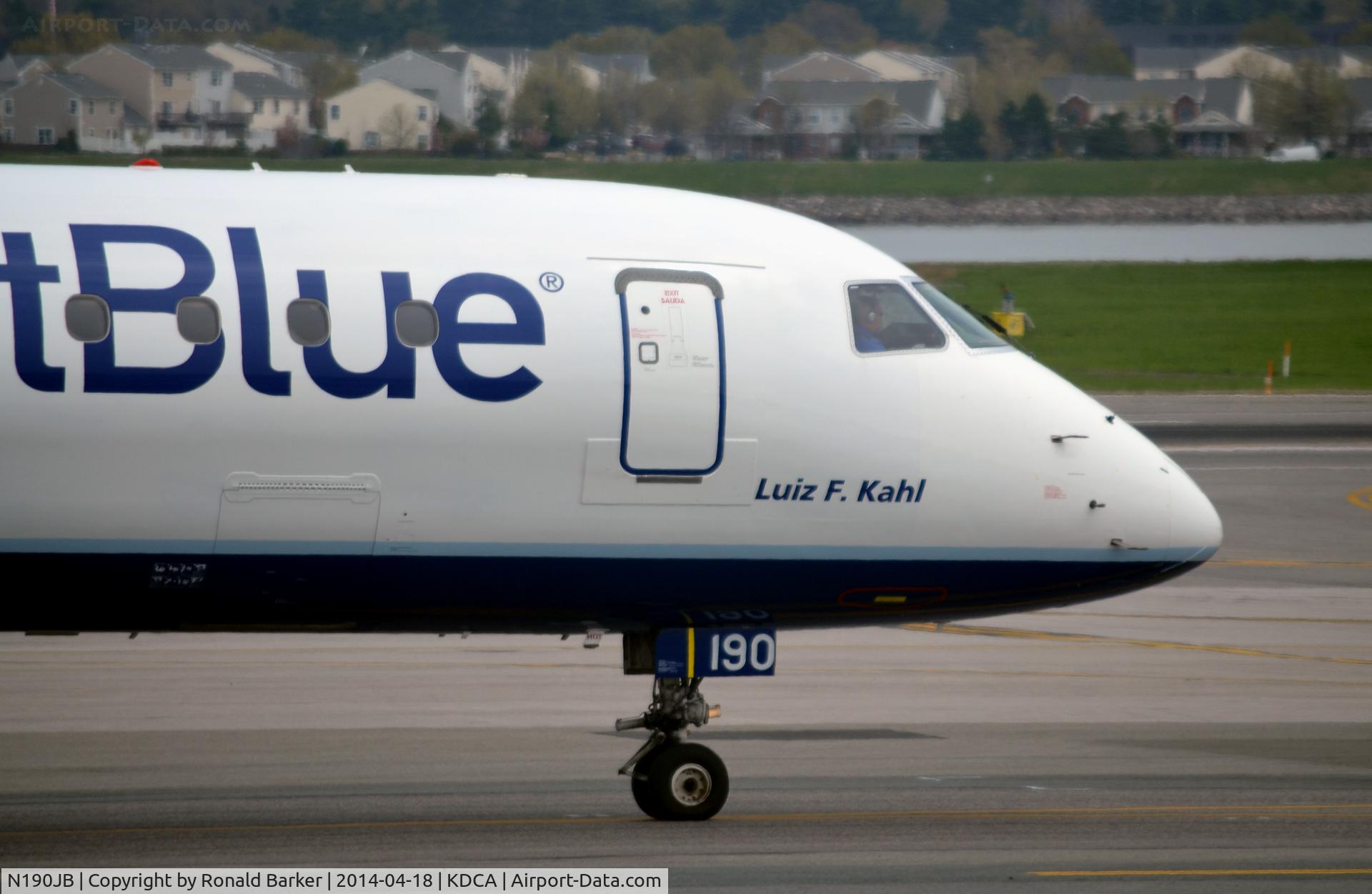 N190JB, 2005 Embraer 190AR (ERJ-190-100IGW) C/N 19000011, Taxi National Airport