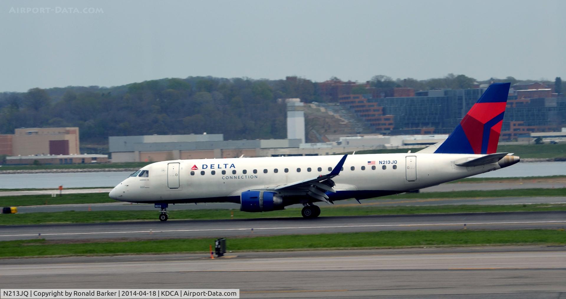 N213JQ, 2009 Embraer 175LR (ERJ-170-200LR) C/N 17000265, Landing National Airport