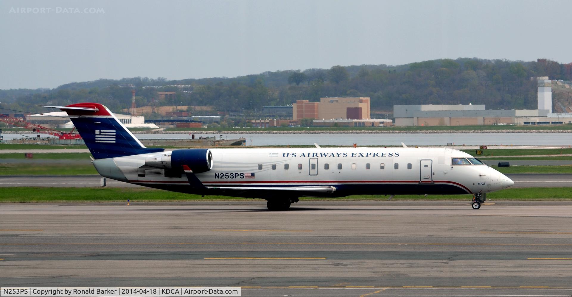 N253PS, 2004 Bombardier CRJ-200ER (CL-600-2B19) C/N 7934, Taxi National Airport