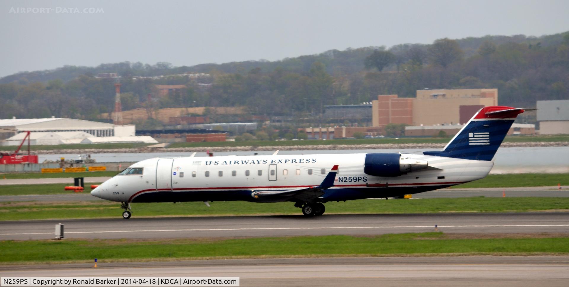 N259PS, 2004 Bombardier CRJ-200ER (CL-600-2B19) C/N 7945, Takeoff roll National Airport