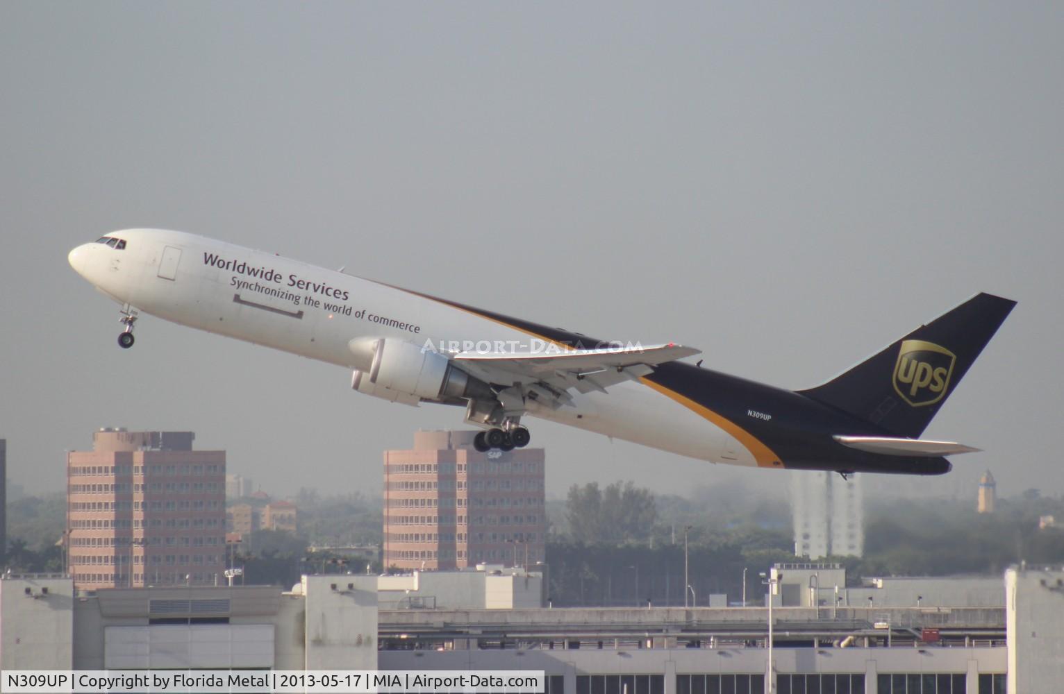 N309UP, 1996 Boeing 767-34AF C/N 27740, UPS 767-300