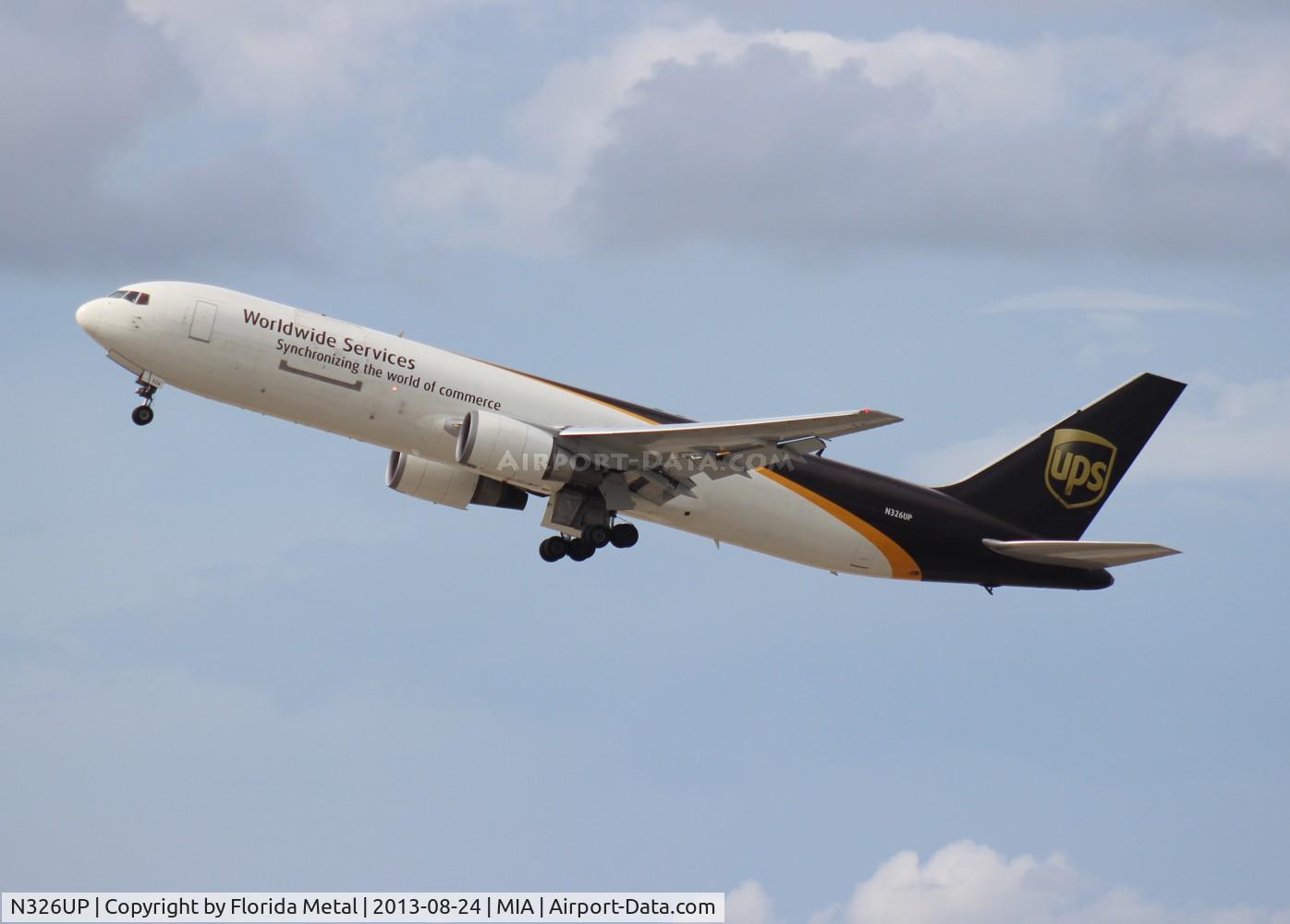 N326UP, 1998 Boeing 767-34AF C/N 27752, UPS 767-300