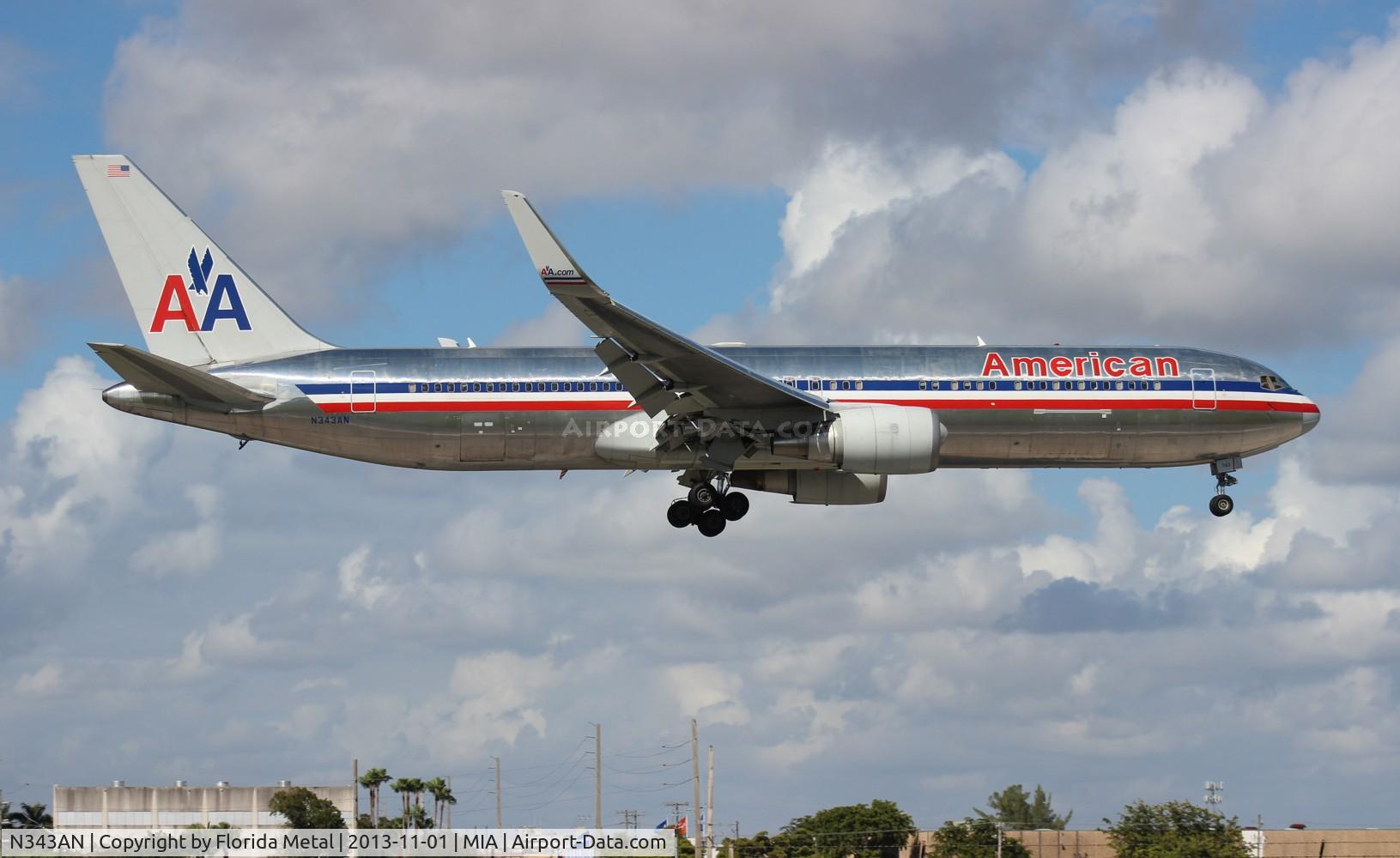 N343AN, 2003 Boeing 767-323 C/N 33082, American 767-300