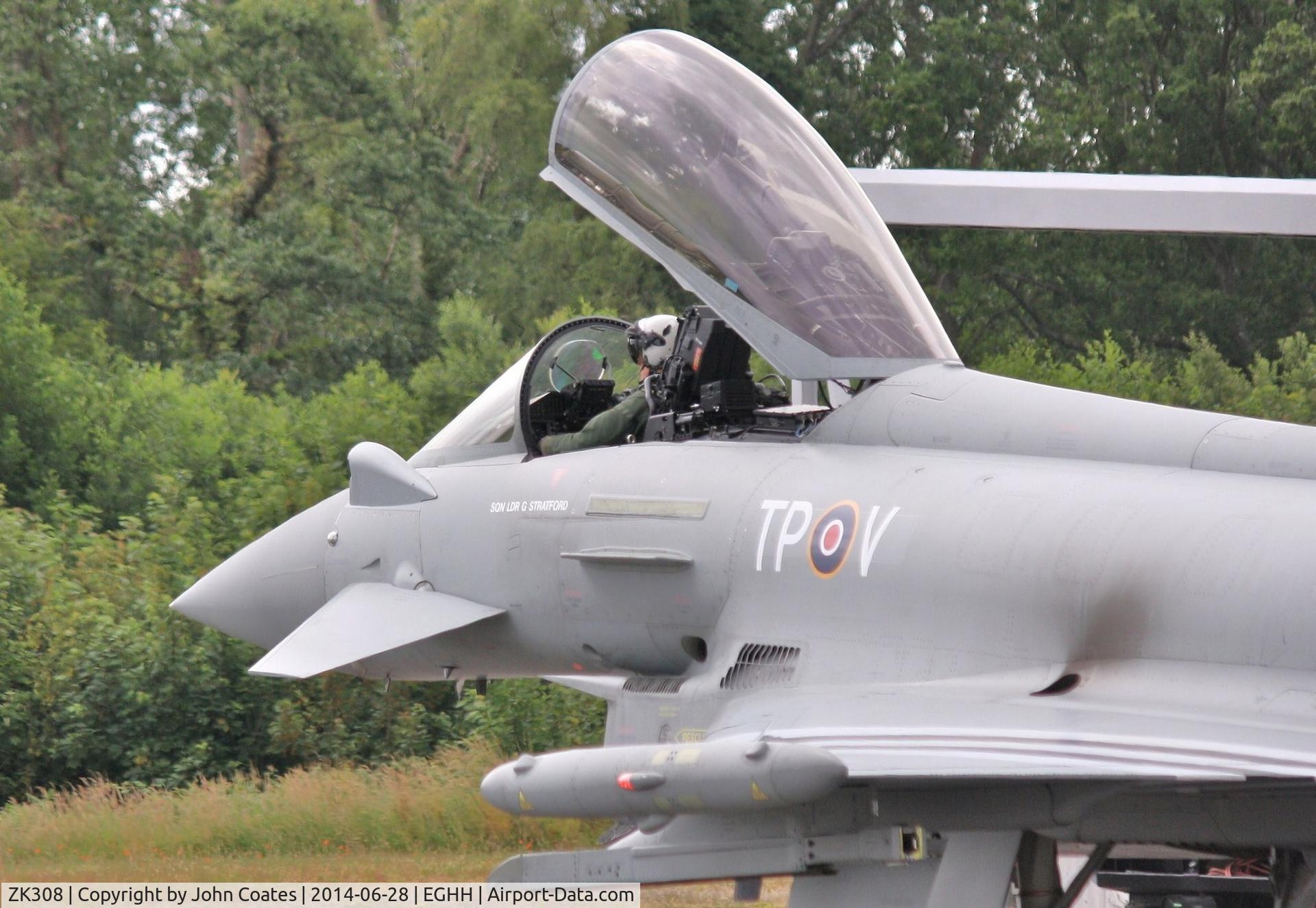 ZK308, 2009 Eurofighter EF-2000 Typhoon FGR4 C/N BS059, Preparing to depart