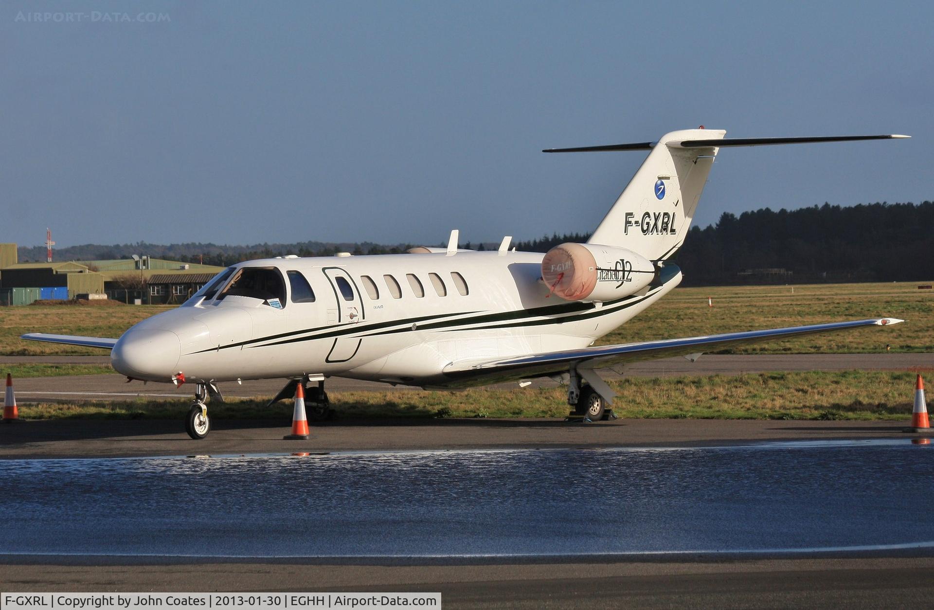 F-GXRL, 2001 Cessna 525A CitationJet CJ2 C/N 525A-0019, Sat reflecting