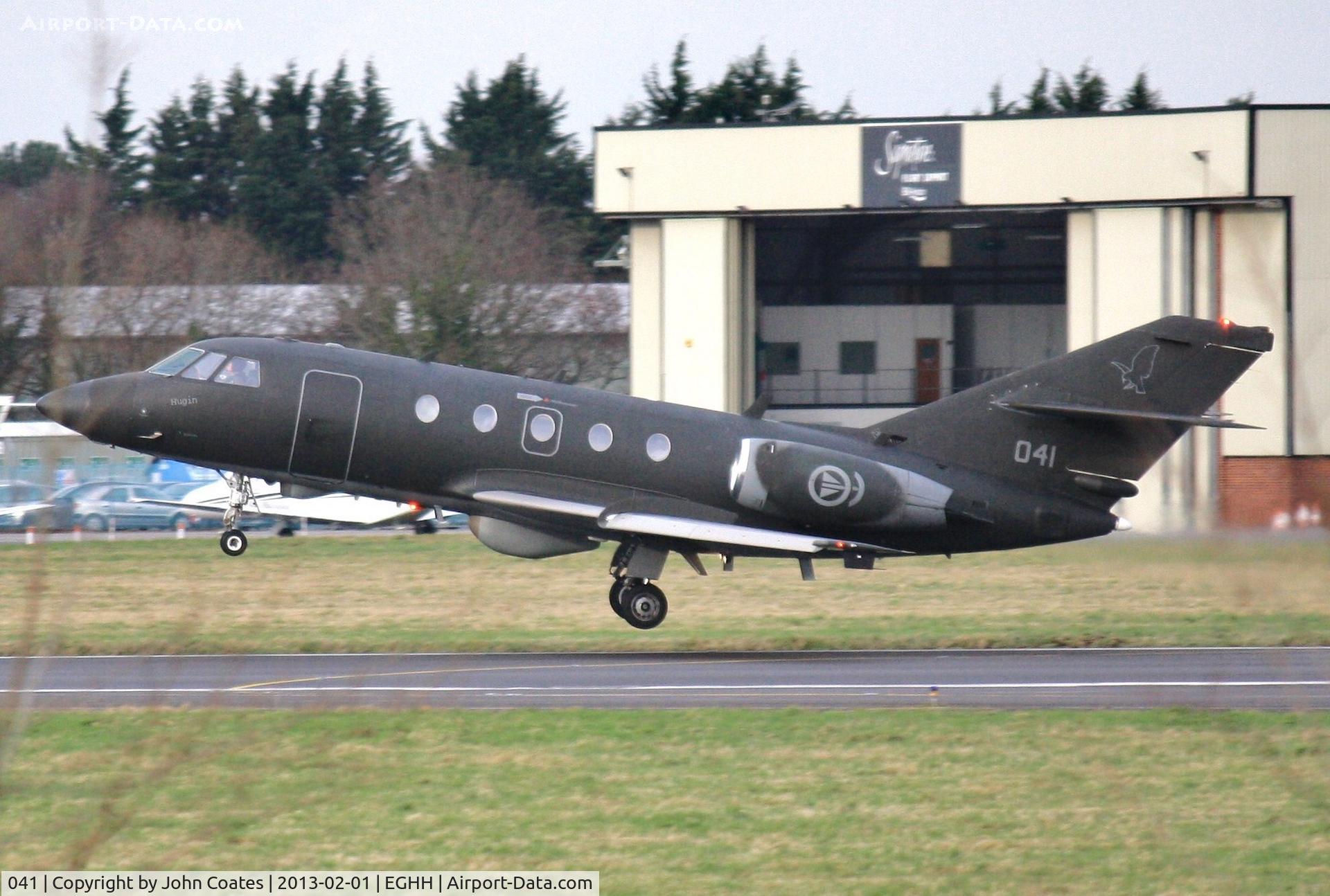 041, 1966 Dassault Falcon 20-5B/ECM C/N 041, Departing Cobham